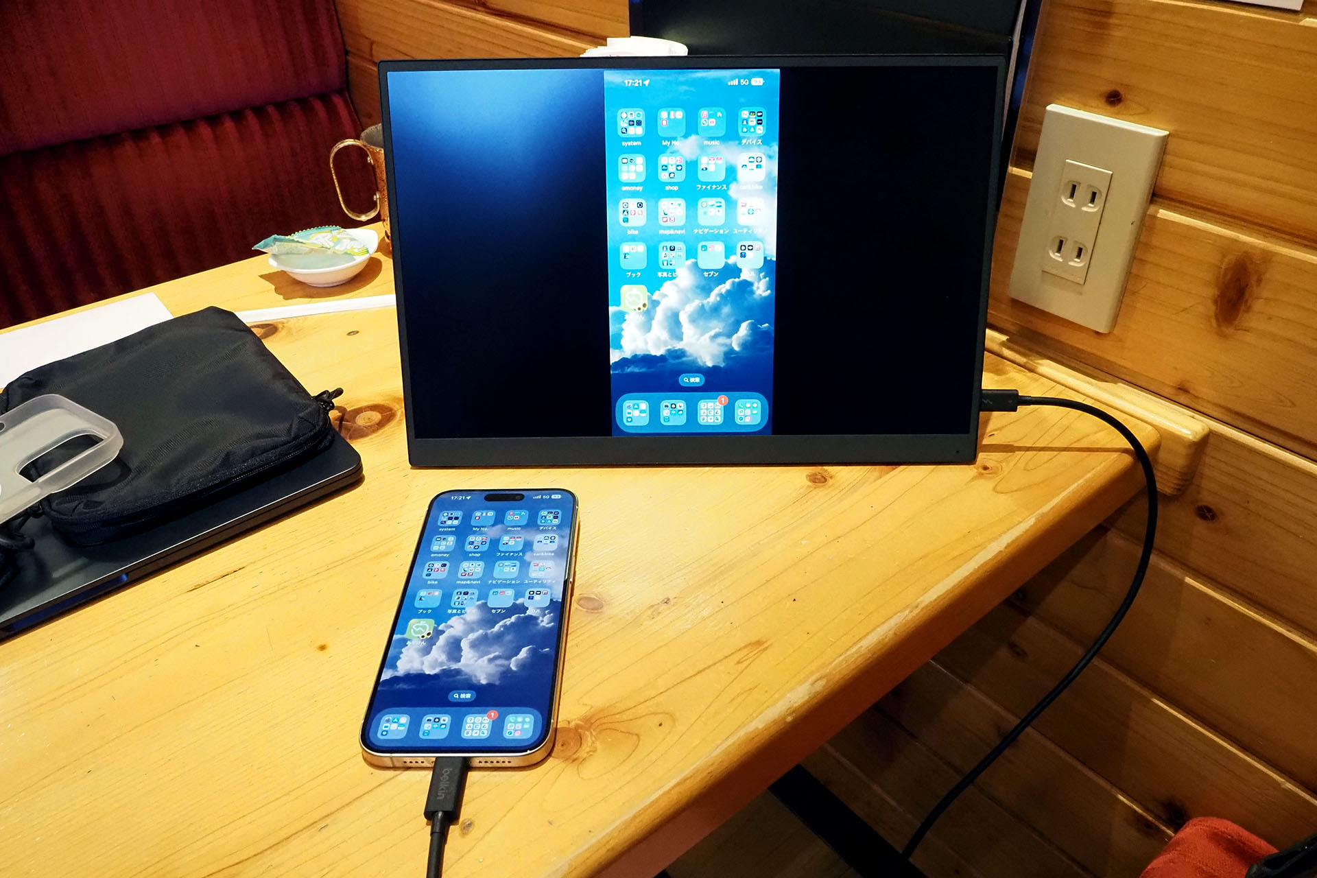 VAIO Vision+ 14とiPhone 15 Pro MaxとUSB-C接続したら、あら映った！