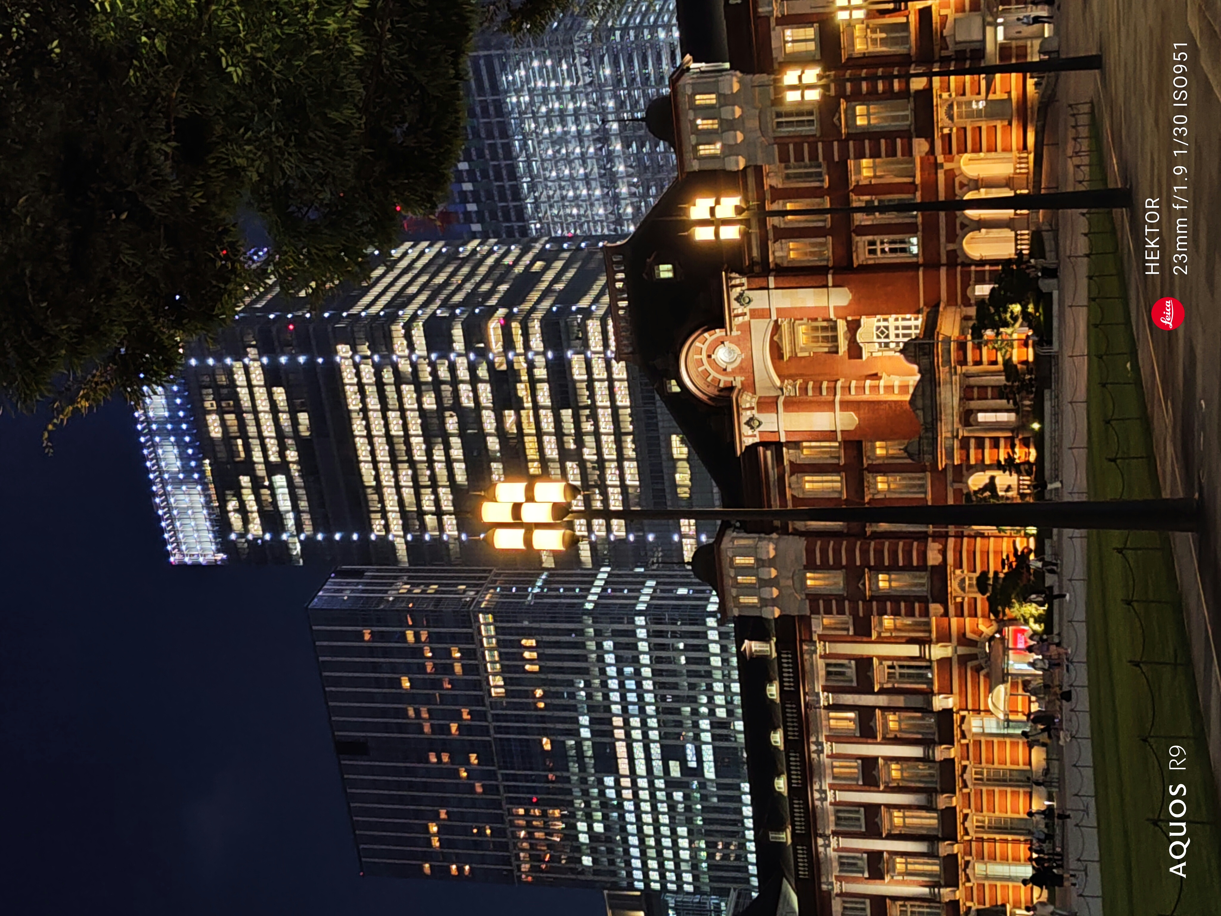 こちらの夜景はISO感度951となった。色味はまずまずだがザラザラ感が若干気になる写りだ