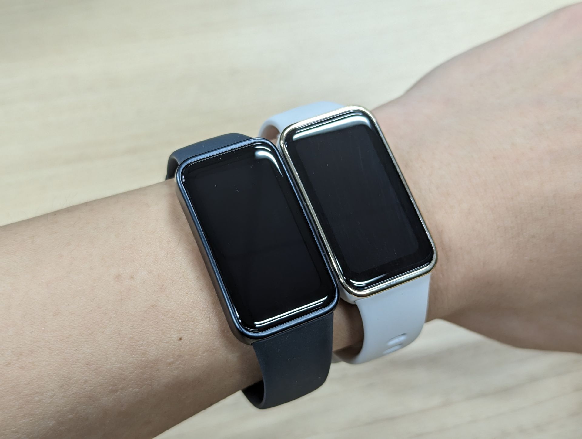 左：HUAWEI Band 8、右：HUAWEI Band 9