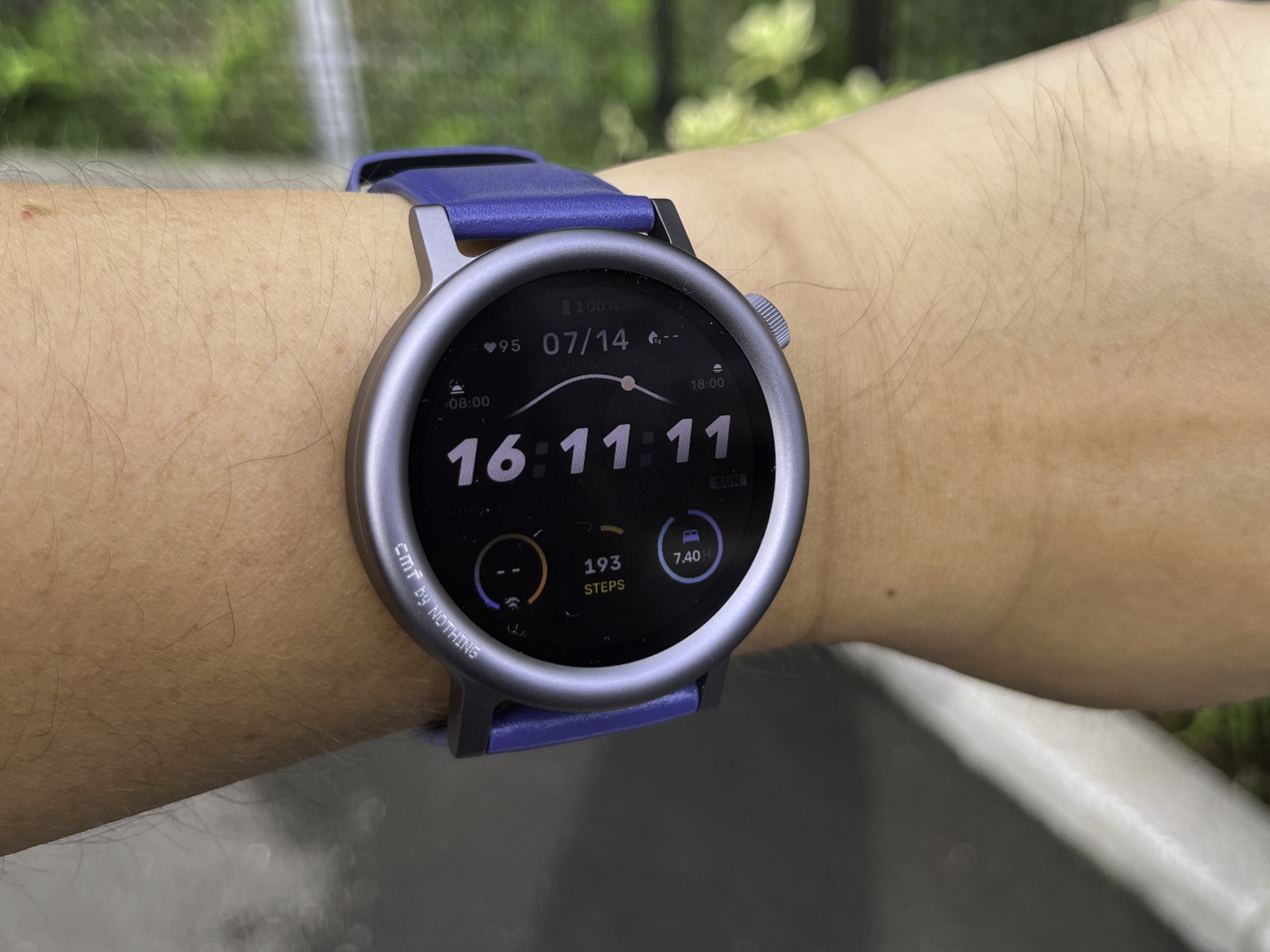 前モデルから輝度が増したようで、屋外での見やすさはやや改善されたようだ