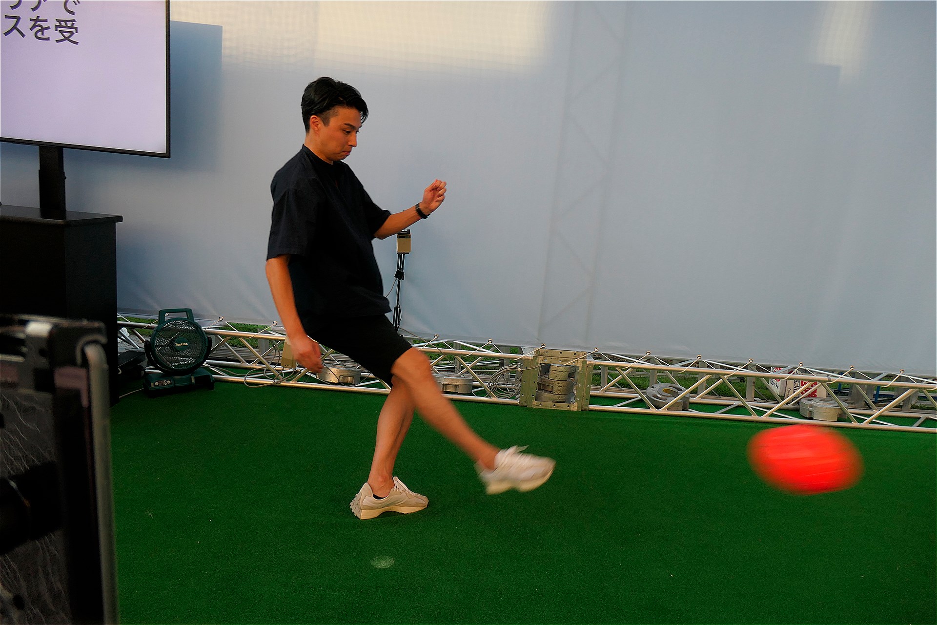 取材のためということで、スタッフによるシュートも見せていただいた