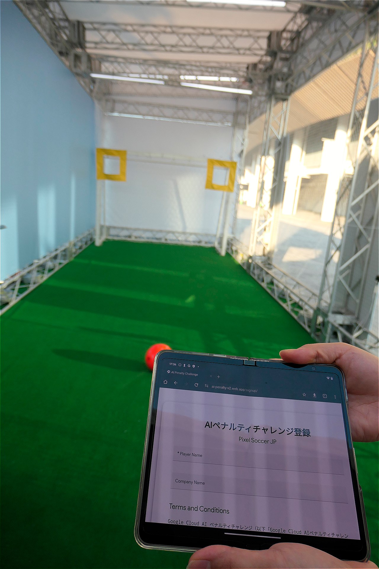 Pixel Foldを見せてもらいながら説明を受ける