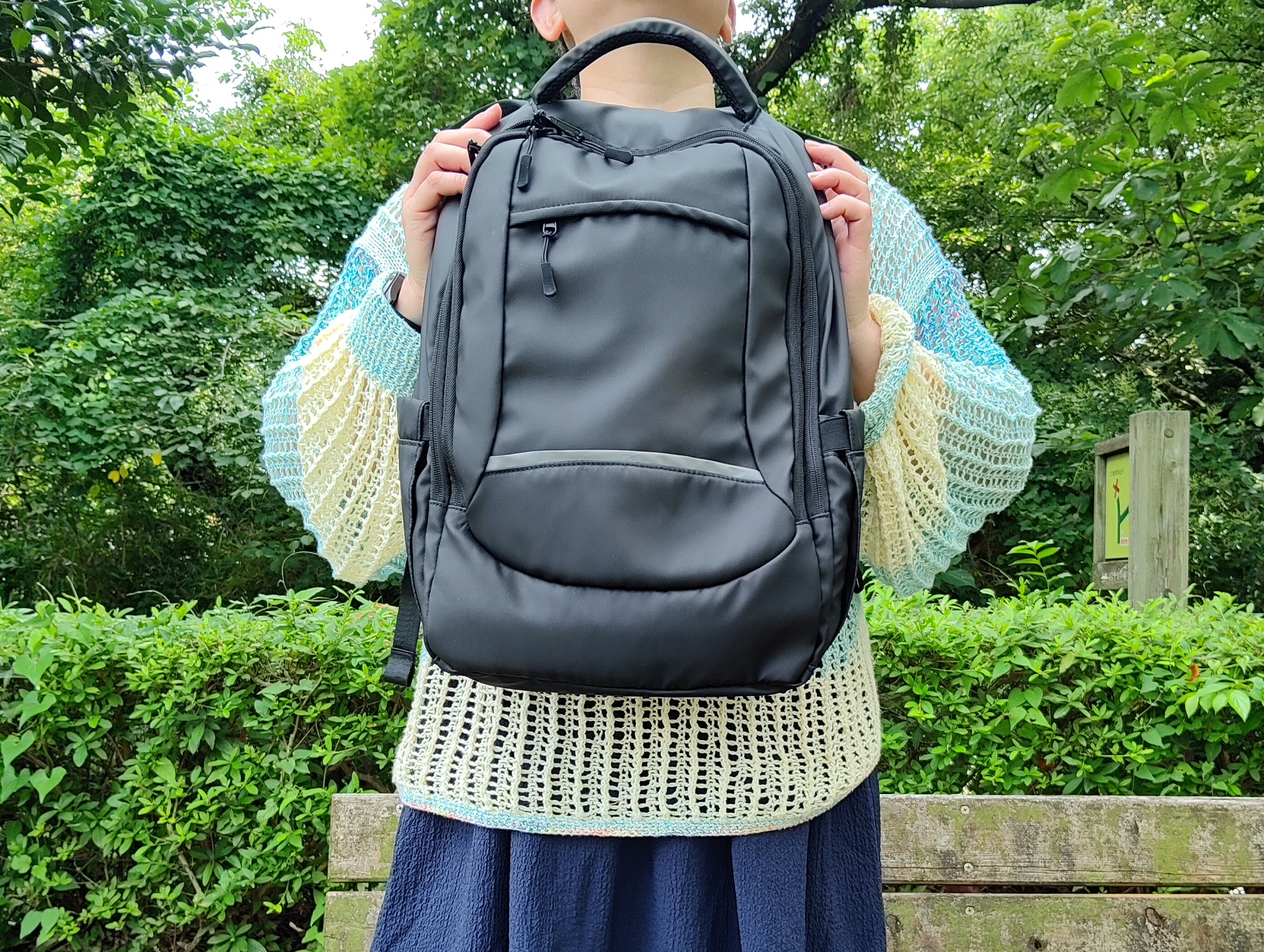 前に抱えると風が直接首や顔に当たってかなり涼しい。ネッククーラーやネックファンより快適だと感じた