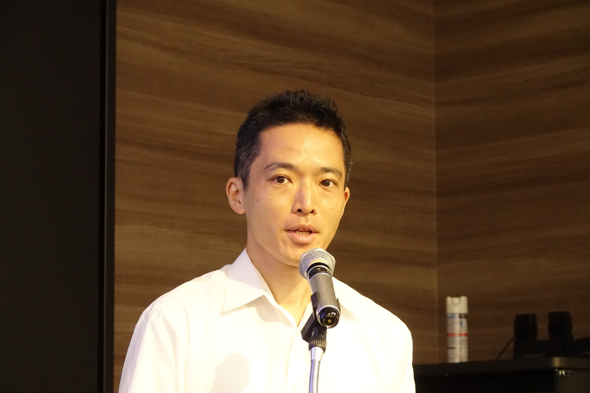 右＝エリクソン・ジャパン　鹿島氏