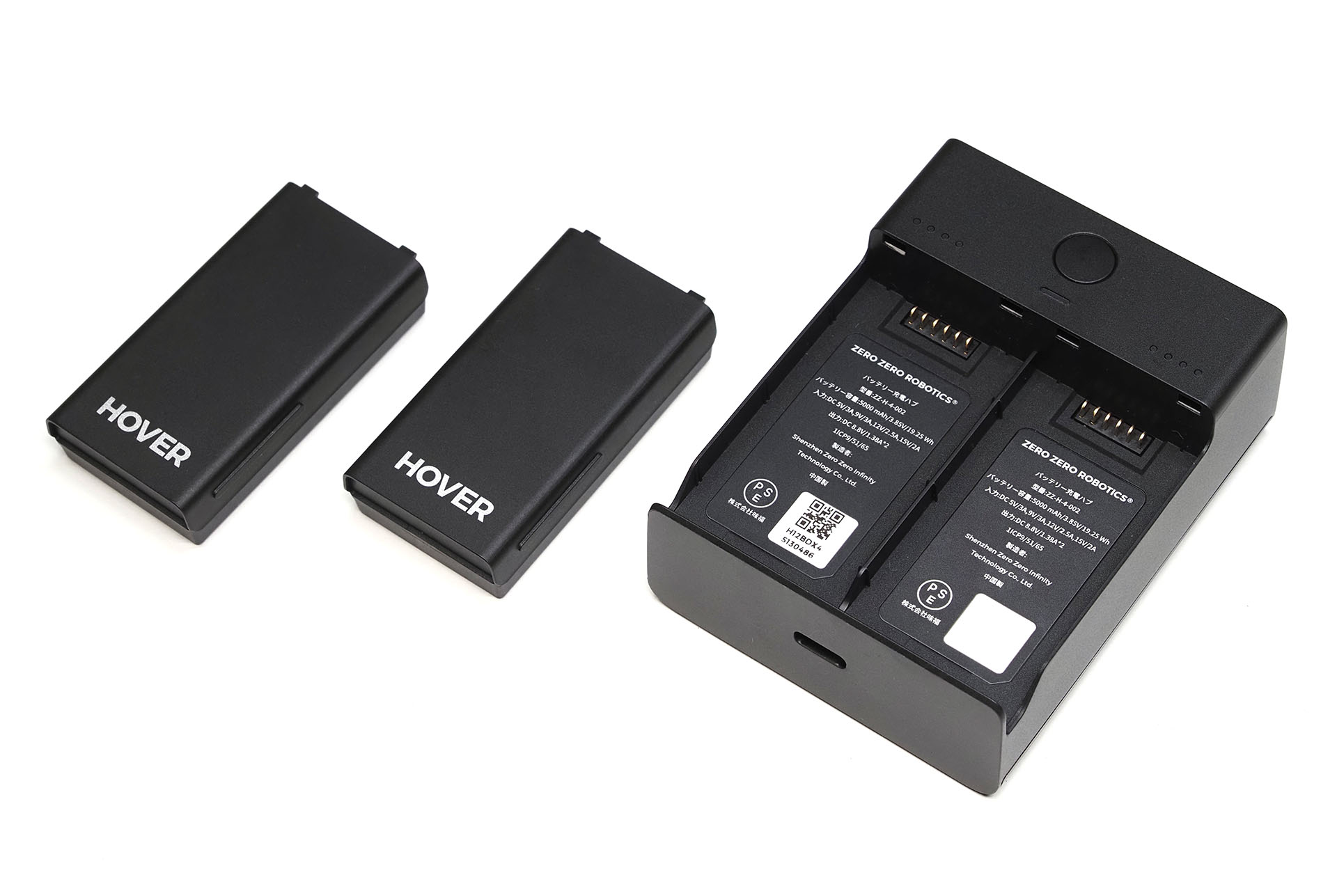 充電ハブには2本のバッテリーをセットできる。充電ハブにはバッテリーが内蔵されていて、HOVERAir X1 Smart用バッテリー充電用のモバイルバッテリーとして機能する。