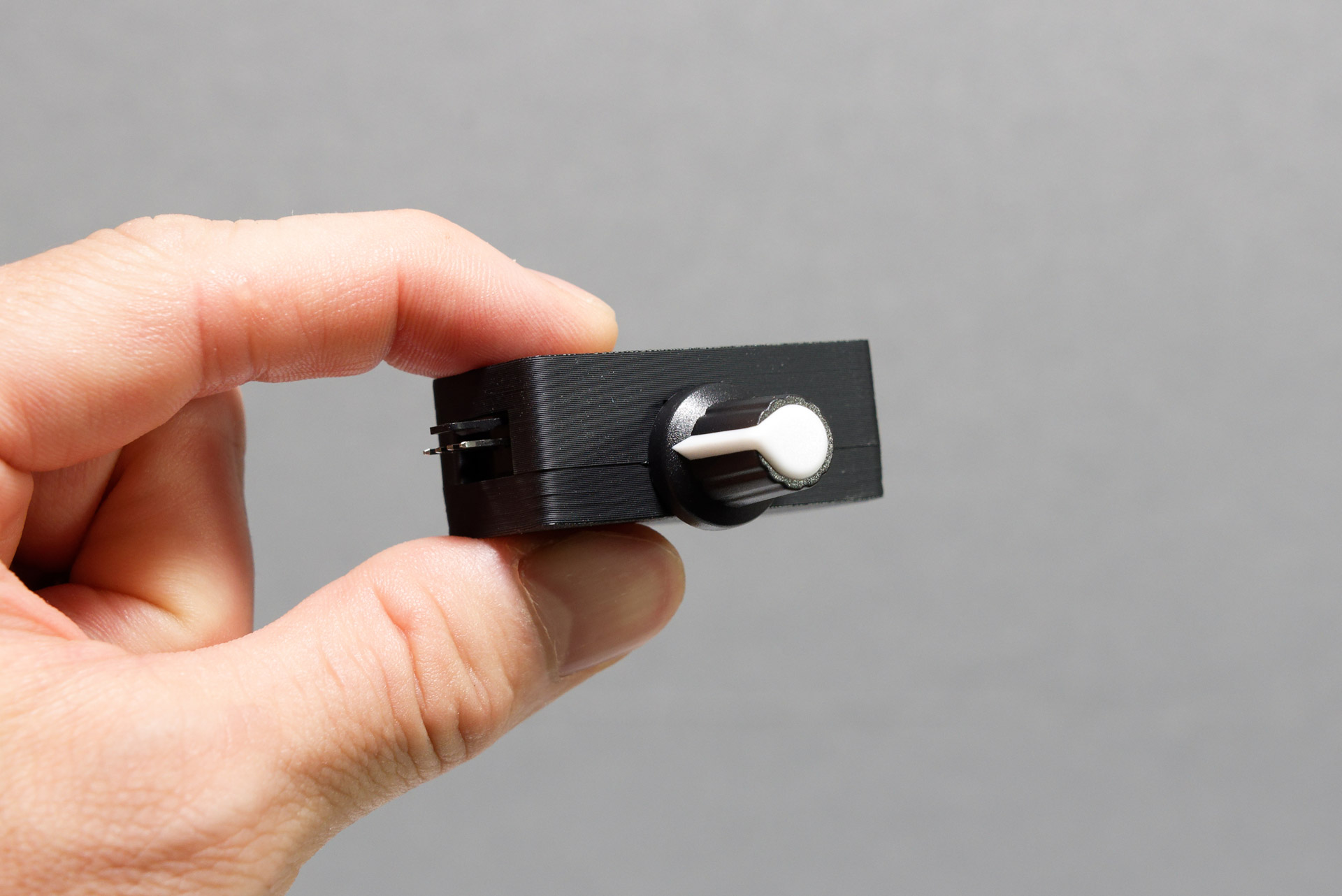 PWM対応のファン速度コントローラー