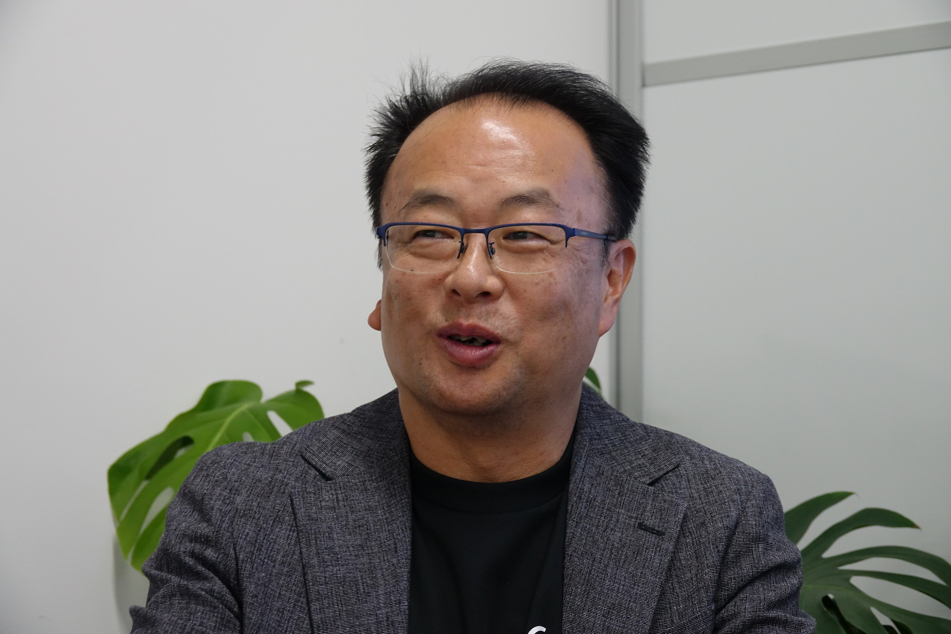 右＝Zepp Health 薗部氏