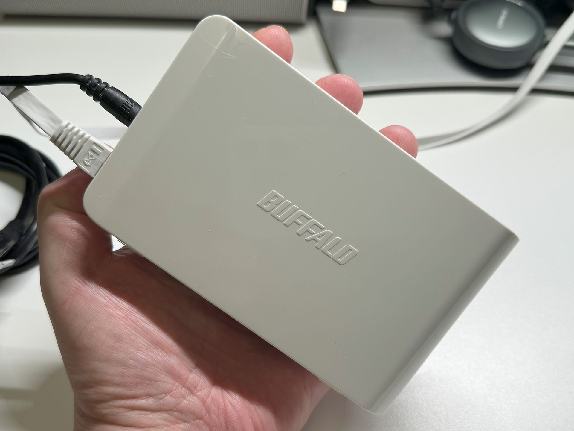 これがプリンターバッファのバッファ郎じゃなくてぇー、バッファローの「LS-WSX2.0L/R1WHJ」というNASだ。