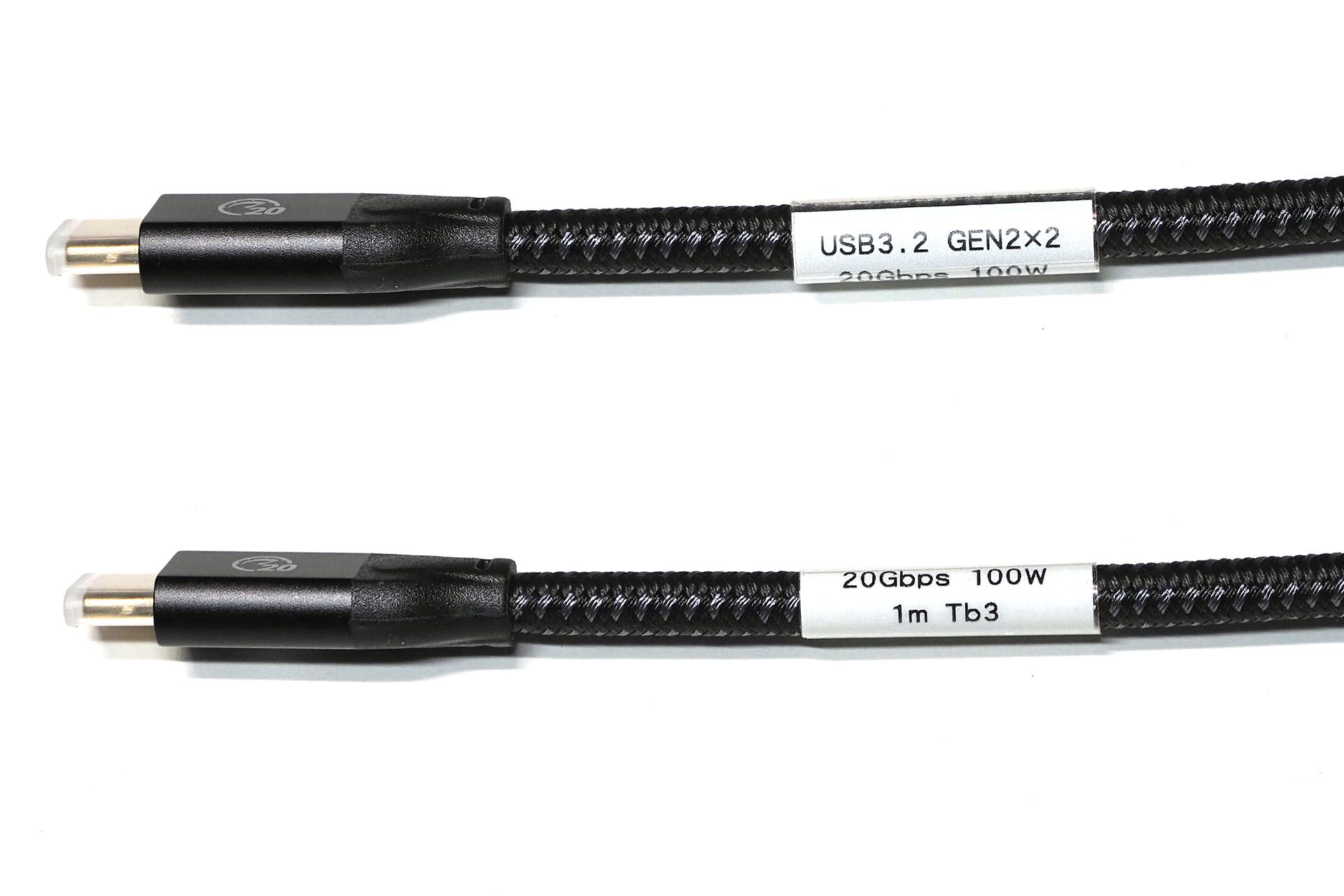 回転もするので、印字を読みやすい方向に向けられる。ラベル表面は透明ポリマーフィルムで覆われていて耐久性もある。使用温度は-40℃～66℃となっている。