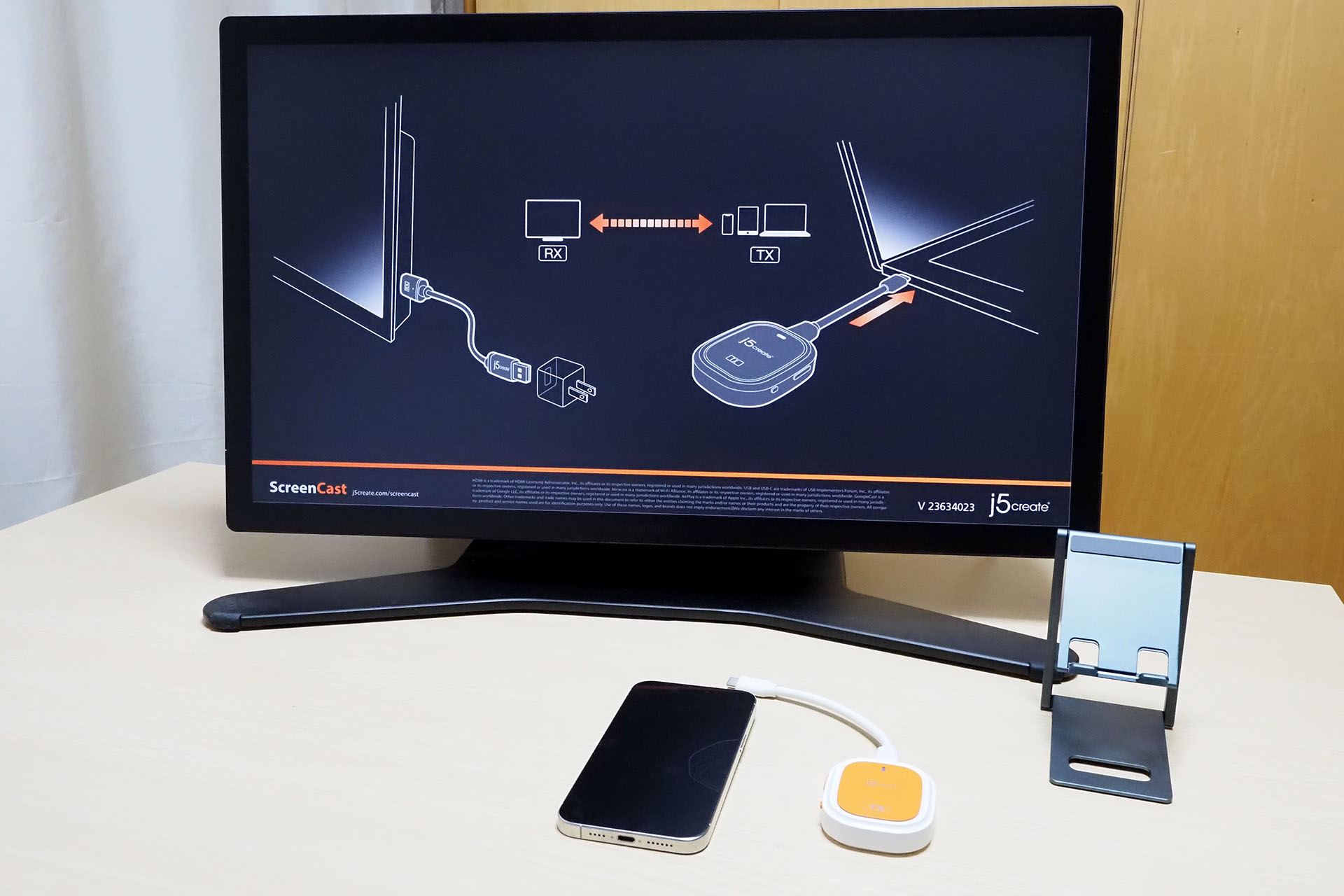 接続スタンバイの表示。この状態で送信機に何らかの映像が送り込まれると、それがディスプレイやテレビに映し出される。
