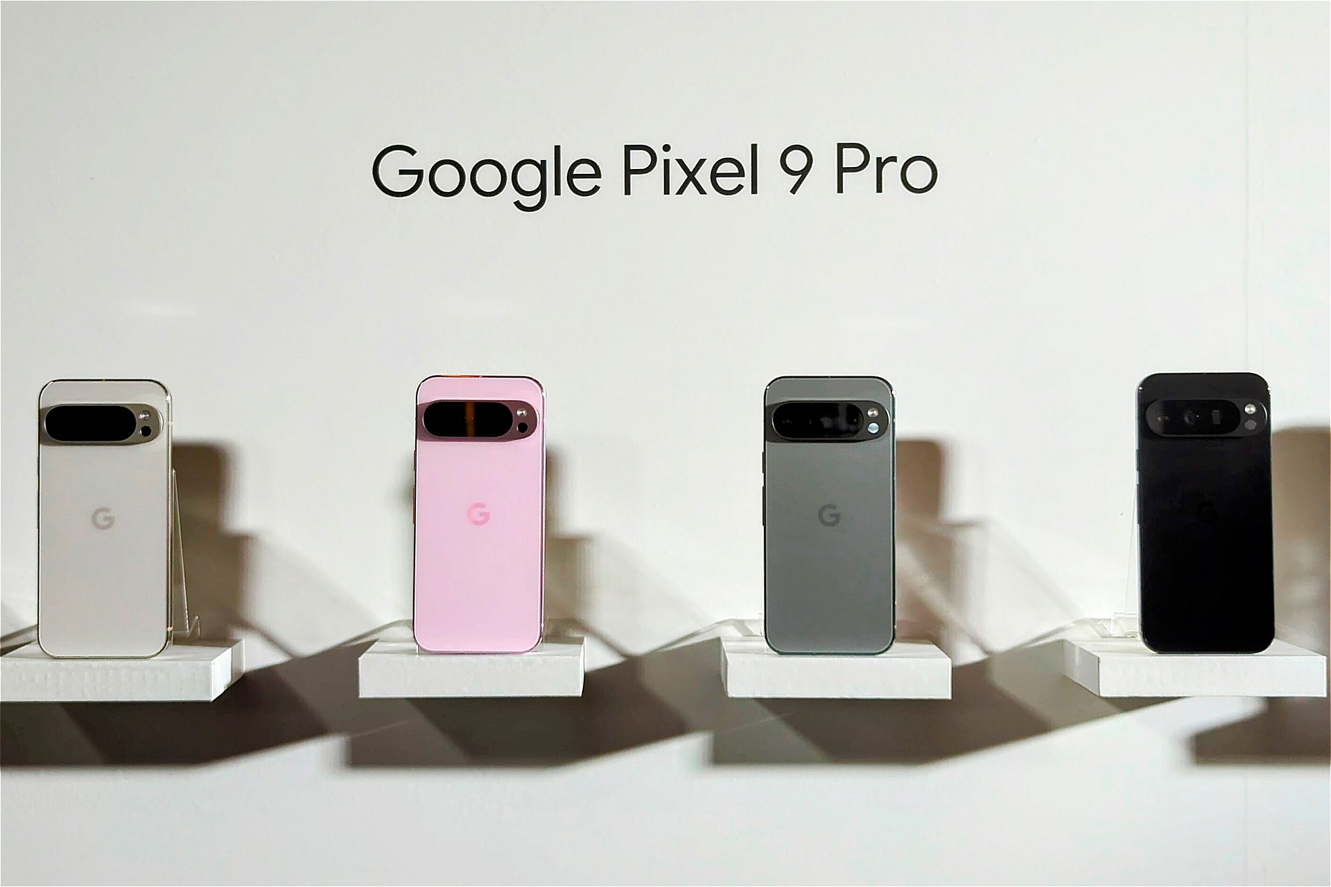 「Pixel 9 Proは小さいProモデルで、ノーマルモデルの「Pixel 9」と同じサイズ。