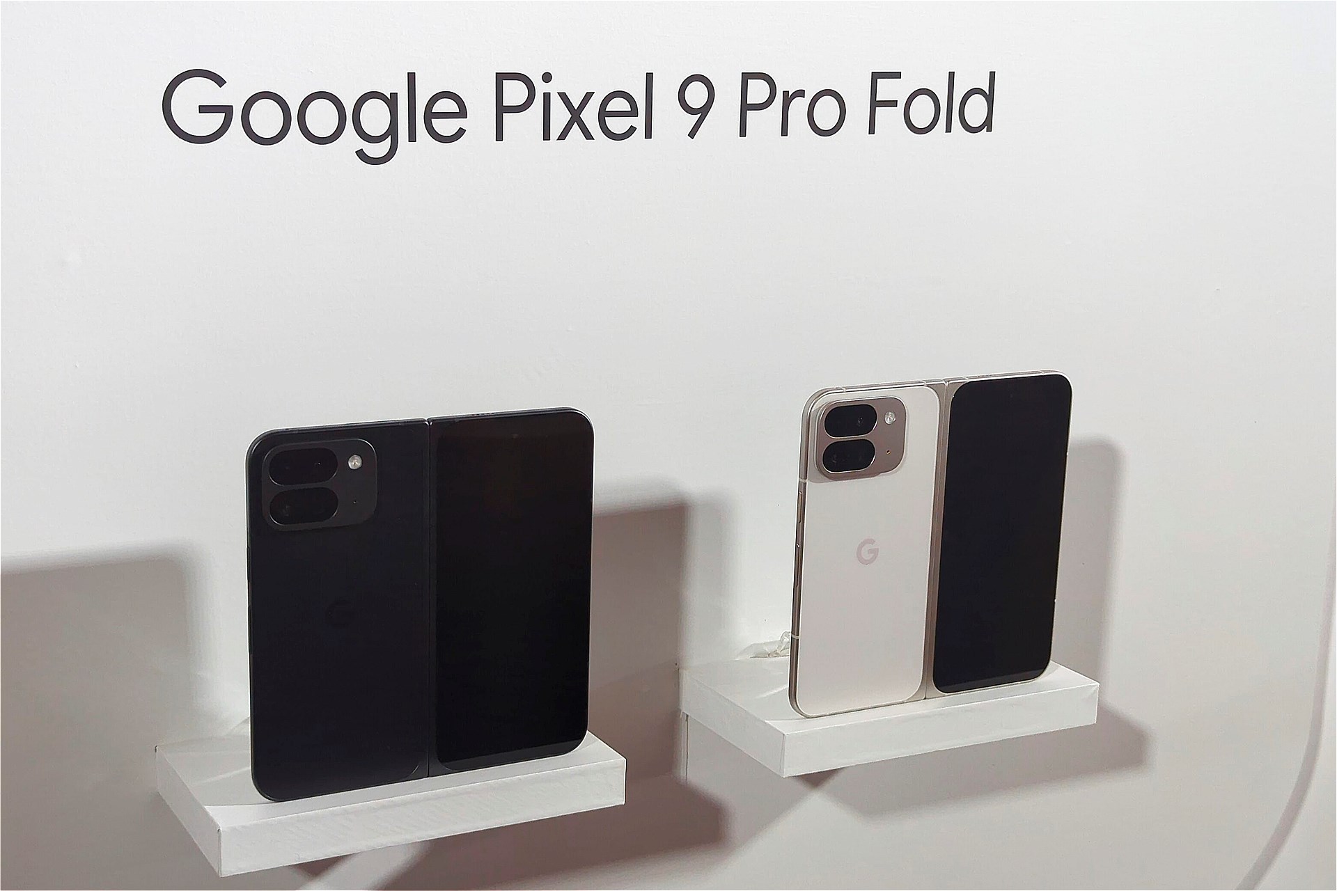 「Pixel 9」 pro Fold」は2色展開。