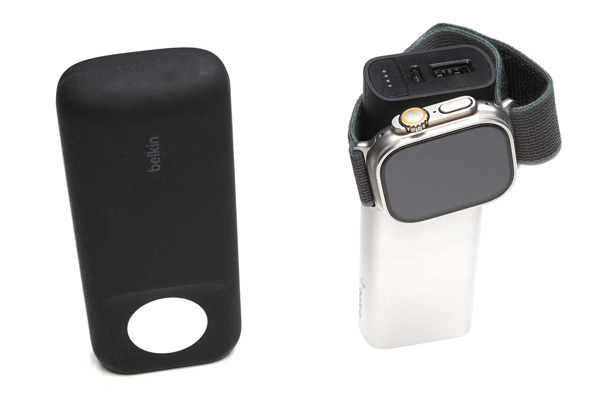 旧型は自立し、自立した状態でもApple WatchやほかのUSB充電対応デバイスを同時に充電できる。