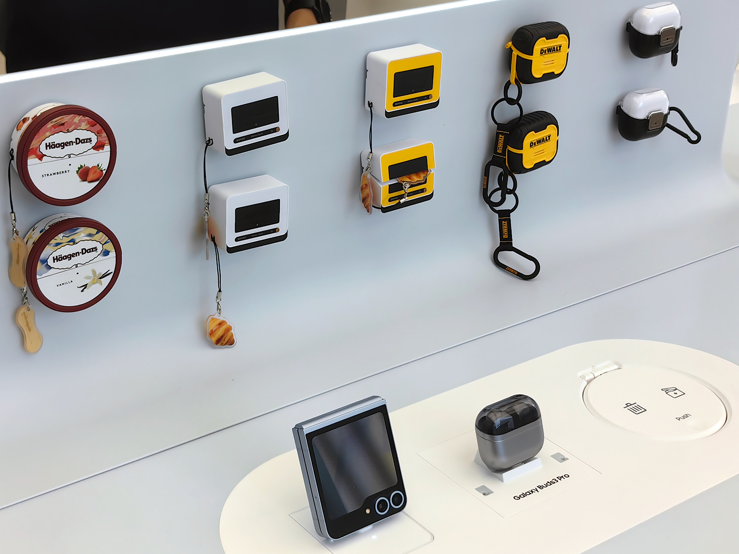 日本でも楽しいデザインのケースを販売してほしい