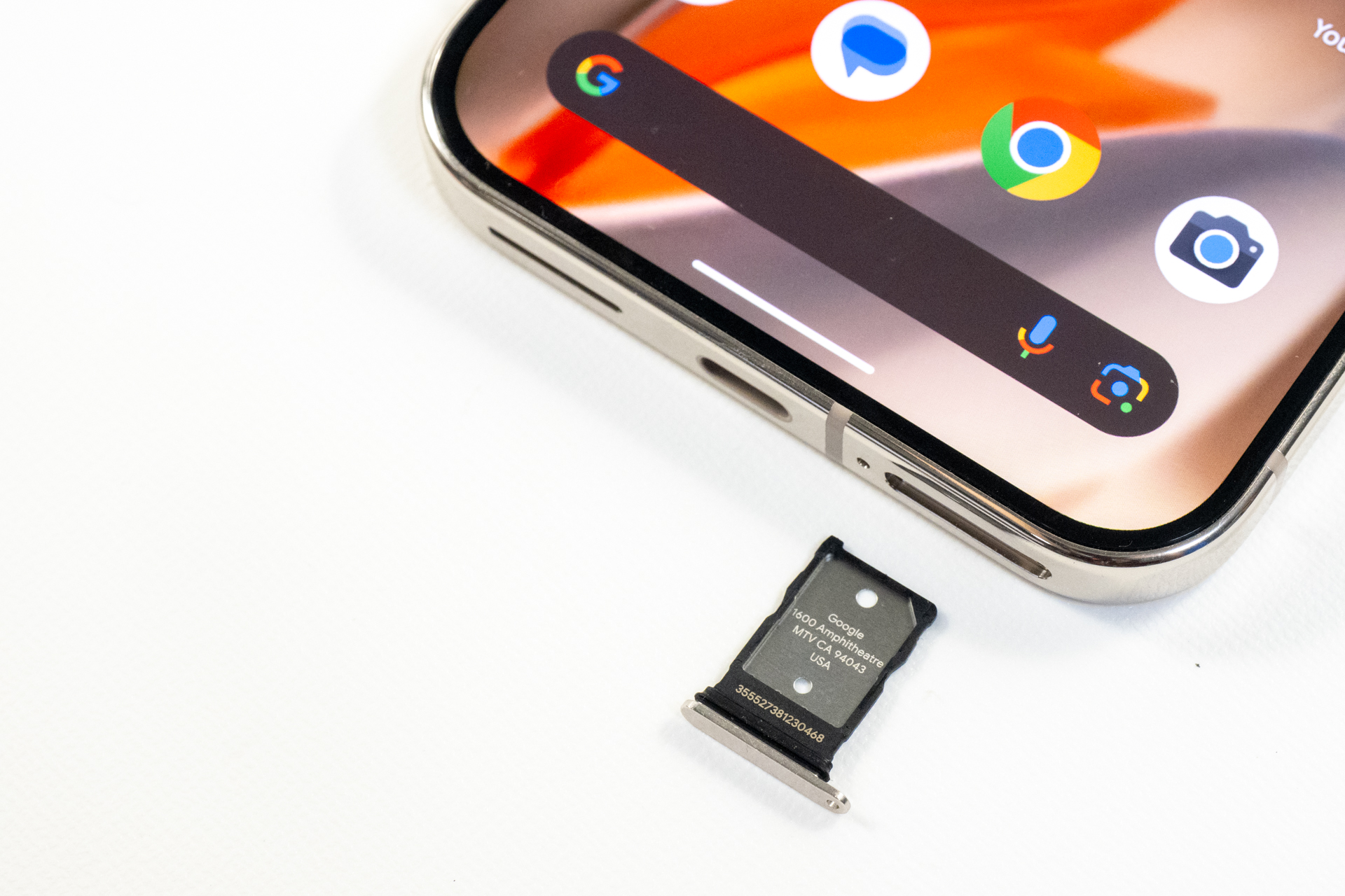 SIMトレーはnanoSIMを1枚セット可能