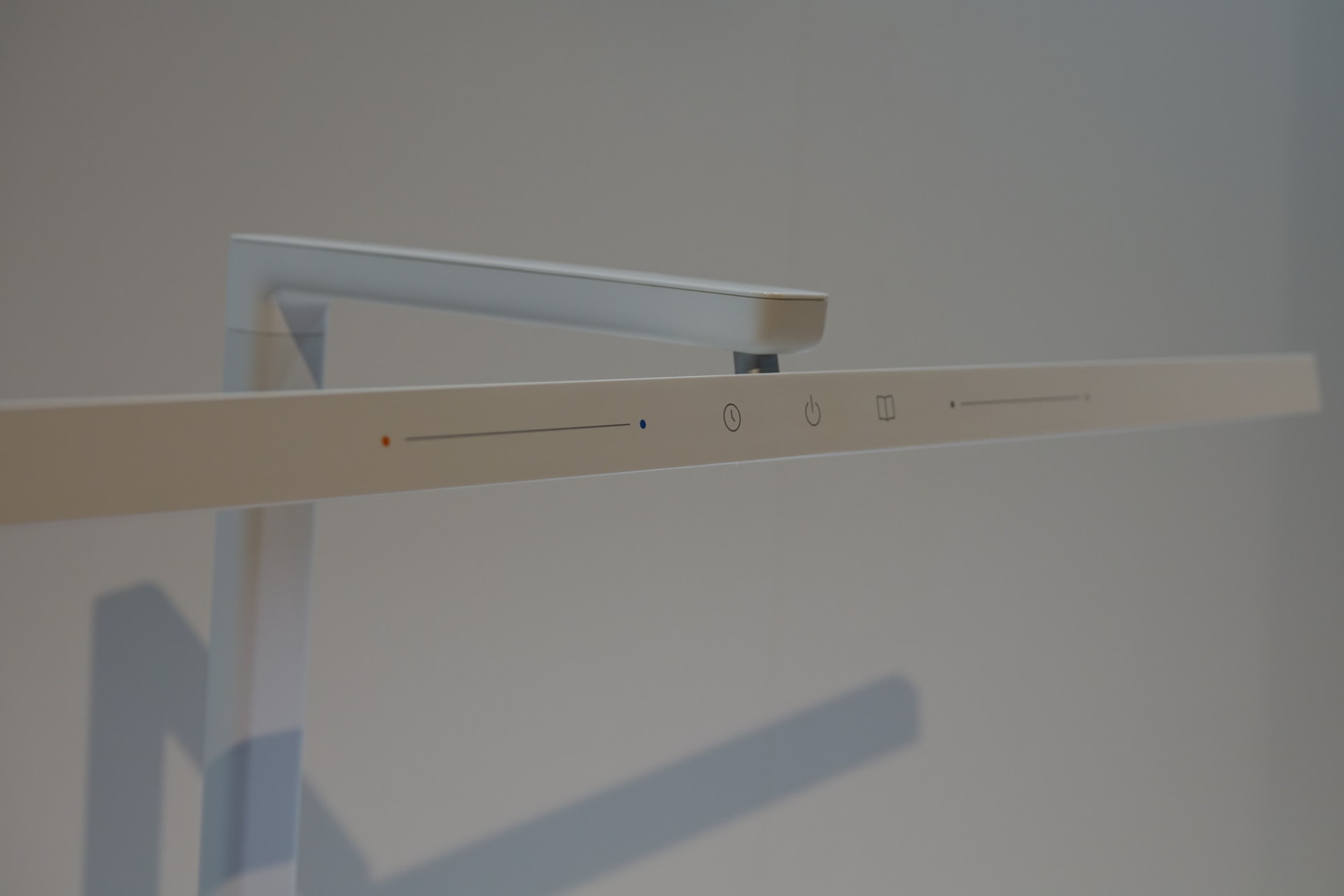 コントロールボタンはタッチセンサー