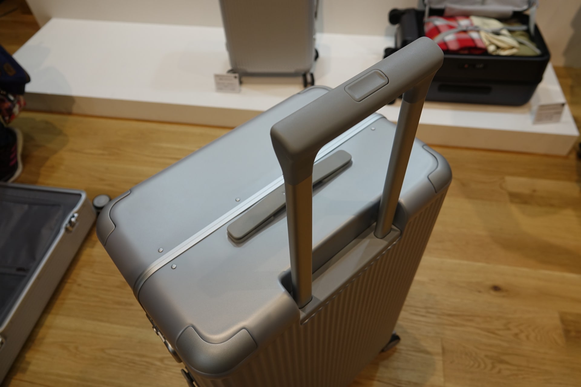 持ち手は4段階で高さ調整できる