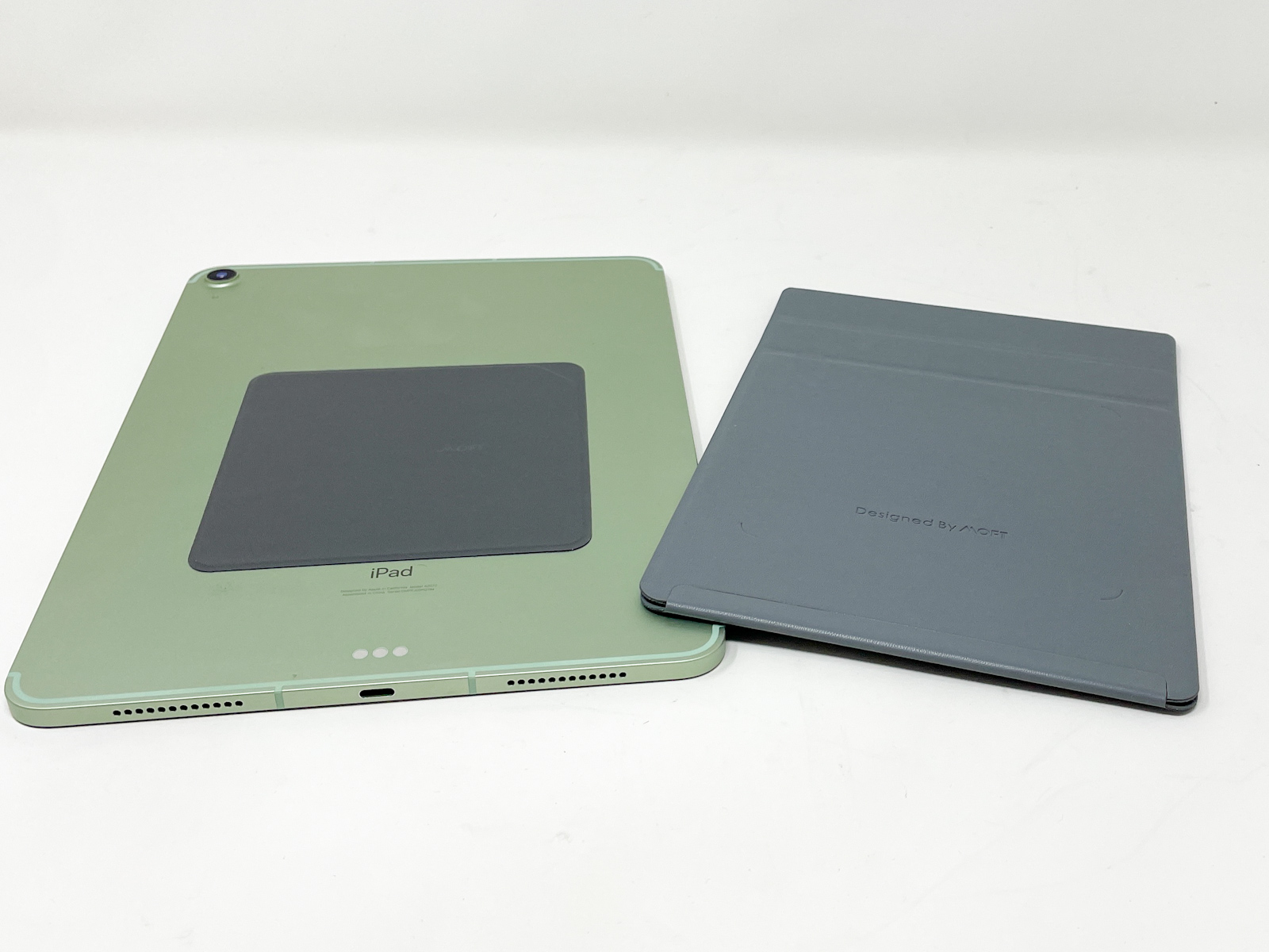 MOFTの「Snap-On タブレットスタンド」。マグシール部分とスタンド部分が分離するMOFTスタンドです。