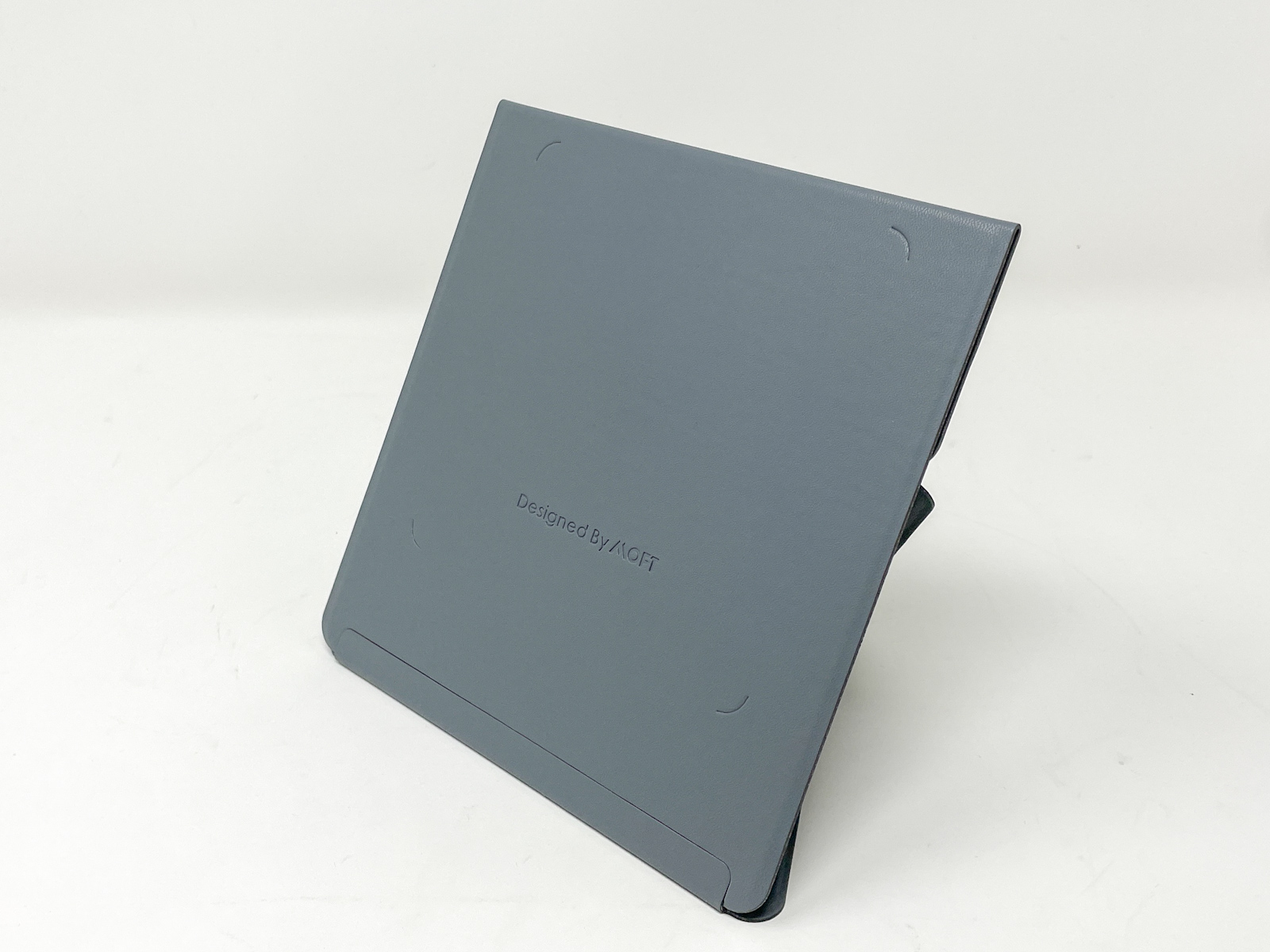 マグシールと分離するスタンド部。ここにくっつけて下さいというマークが記されています。