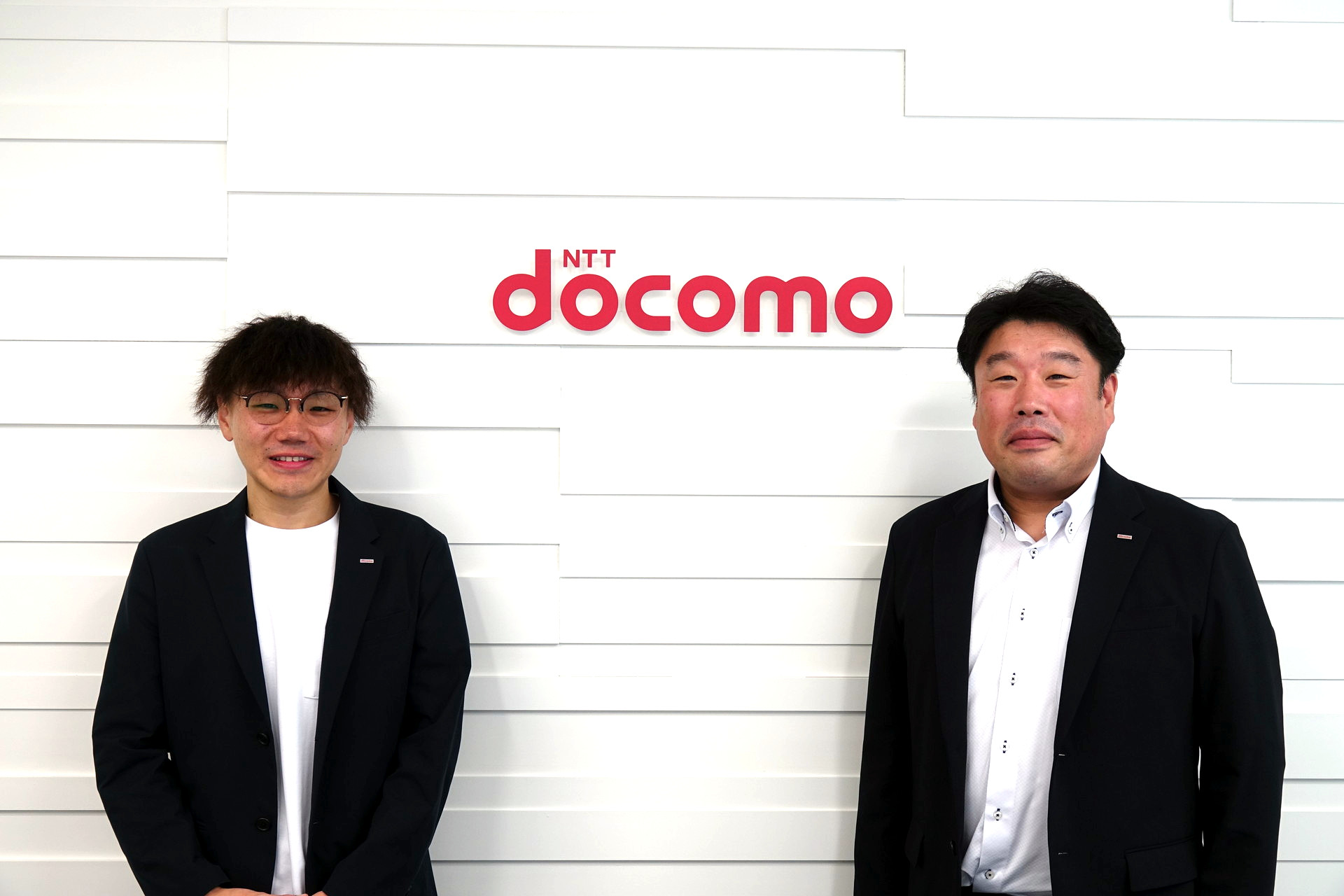 左から、NTTドコモ　成田氏と竹内氏