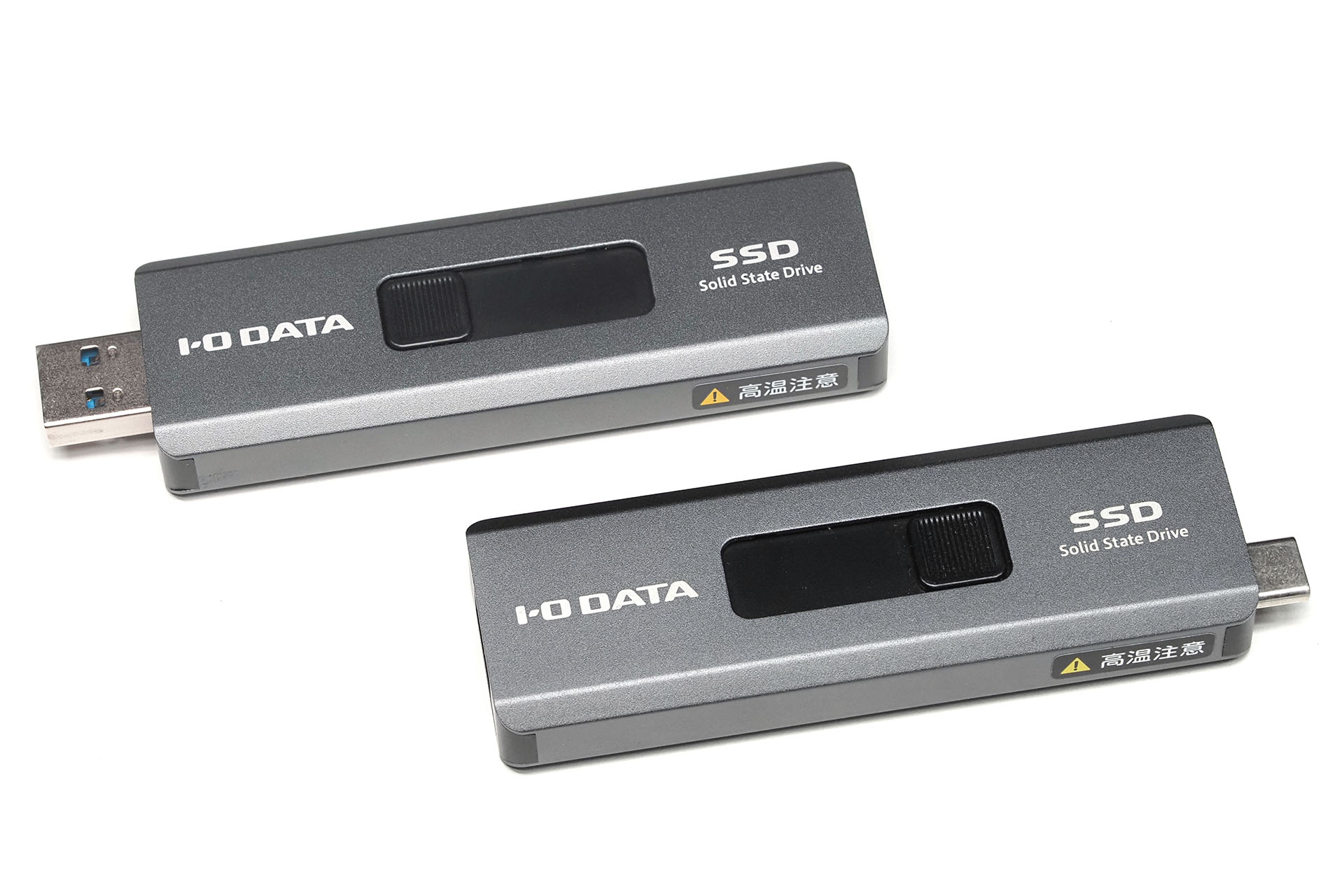 アイオーデータ「SSPE-USCシリーズ」。最初500GBのを試しに買ったが、USB-A/USB-Cコネクター切り替え機構がスゲく便利であり、読み書きもけっこう速いので2TBのものを追加購入して使っている。