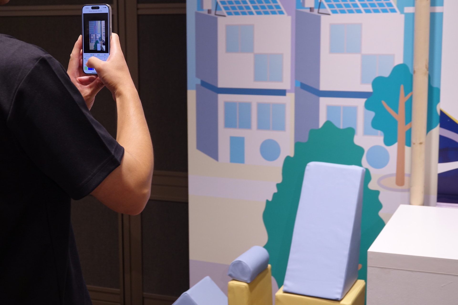 同じLiDARスキャナーの活用例として、iPhoneを利用した測定を体験できる