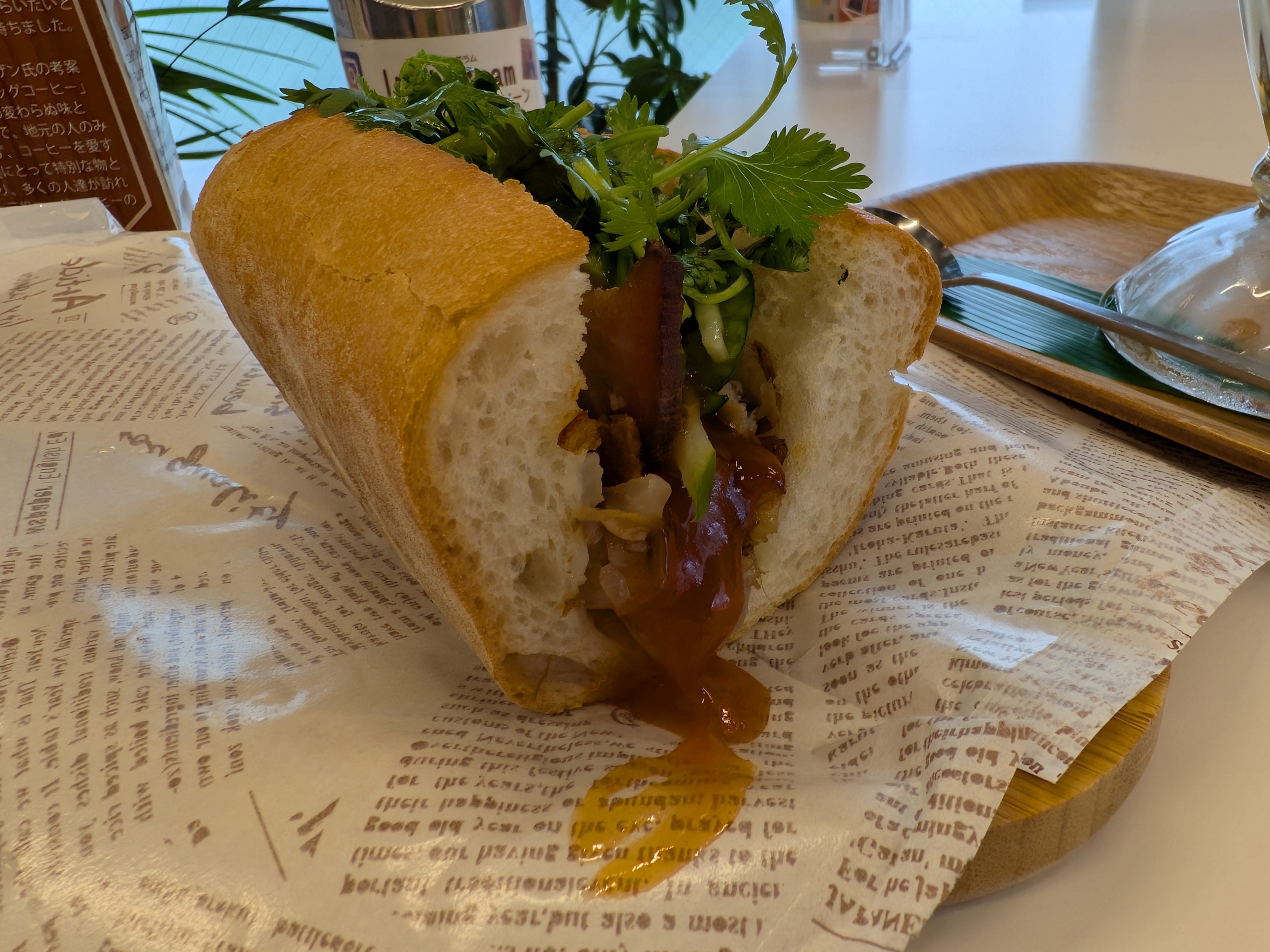 料理の撮影は若干暗めに