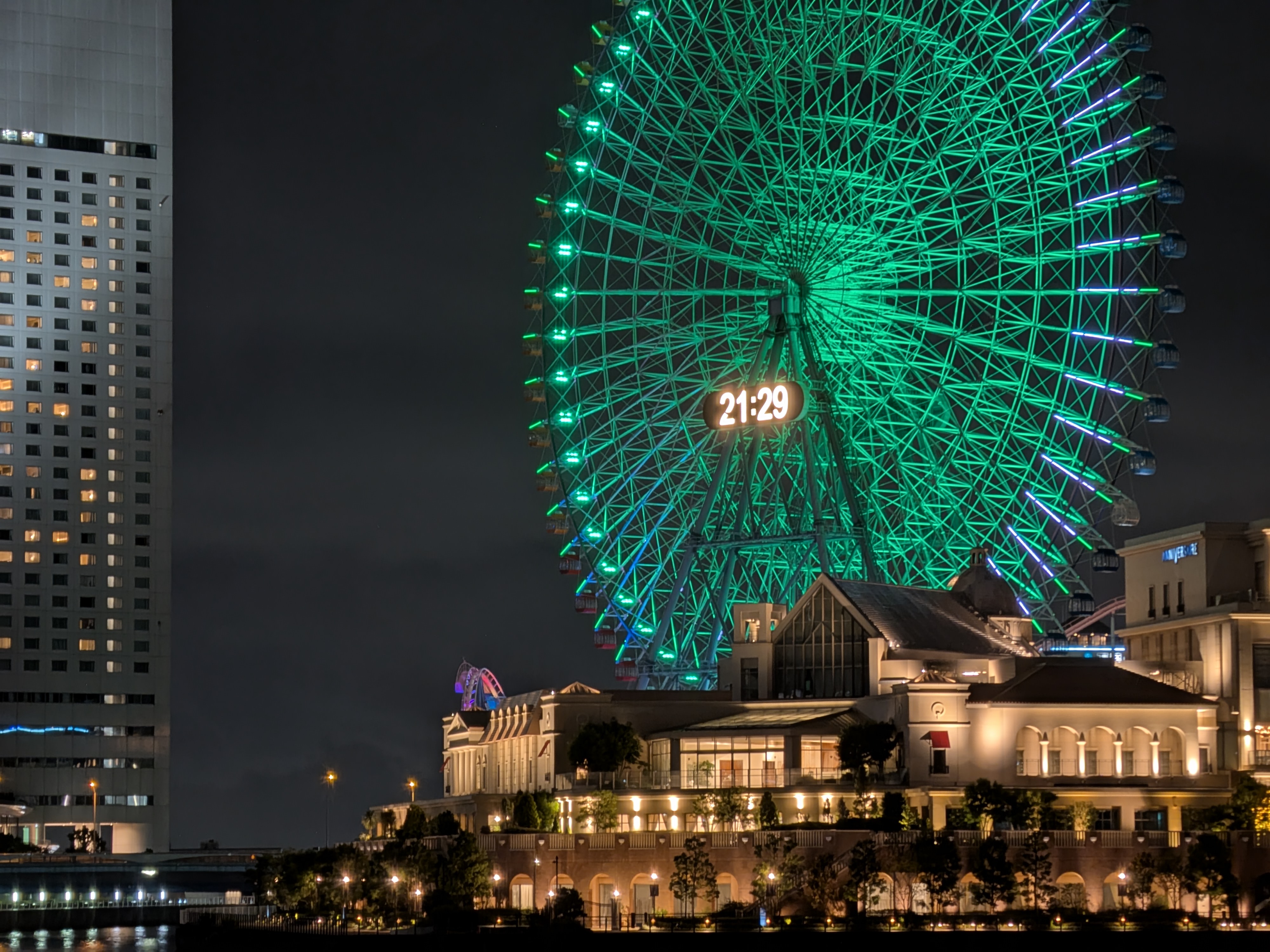 「夜景モード」の望遠5倍で撮影