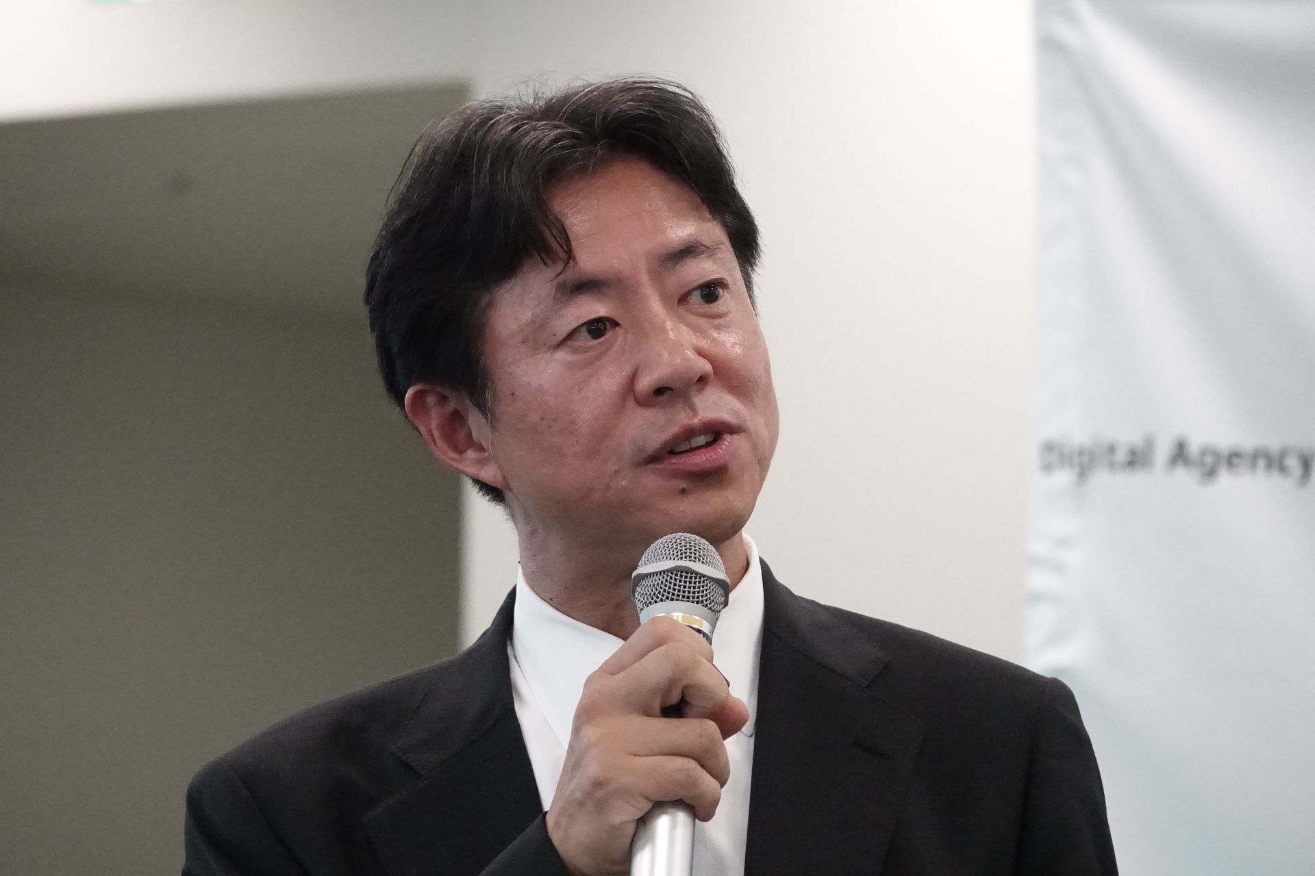 三宅氏