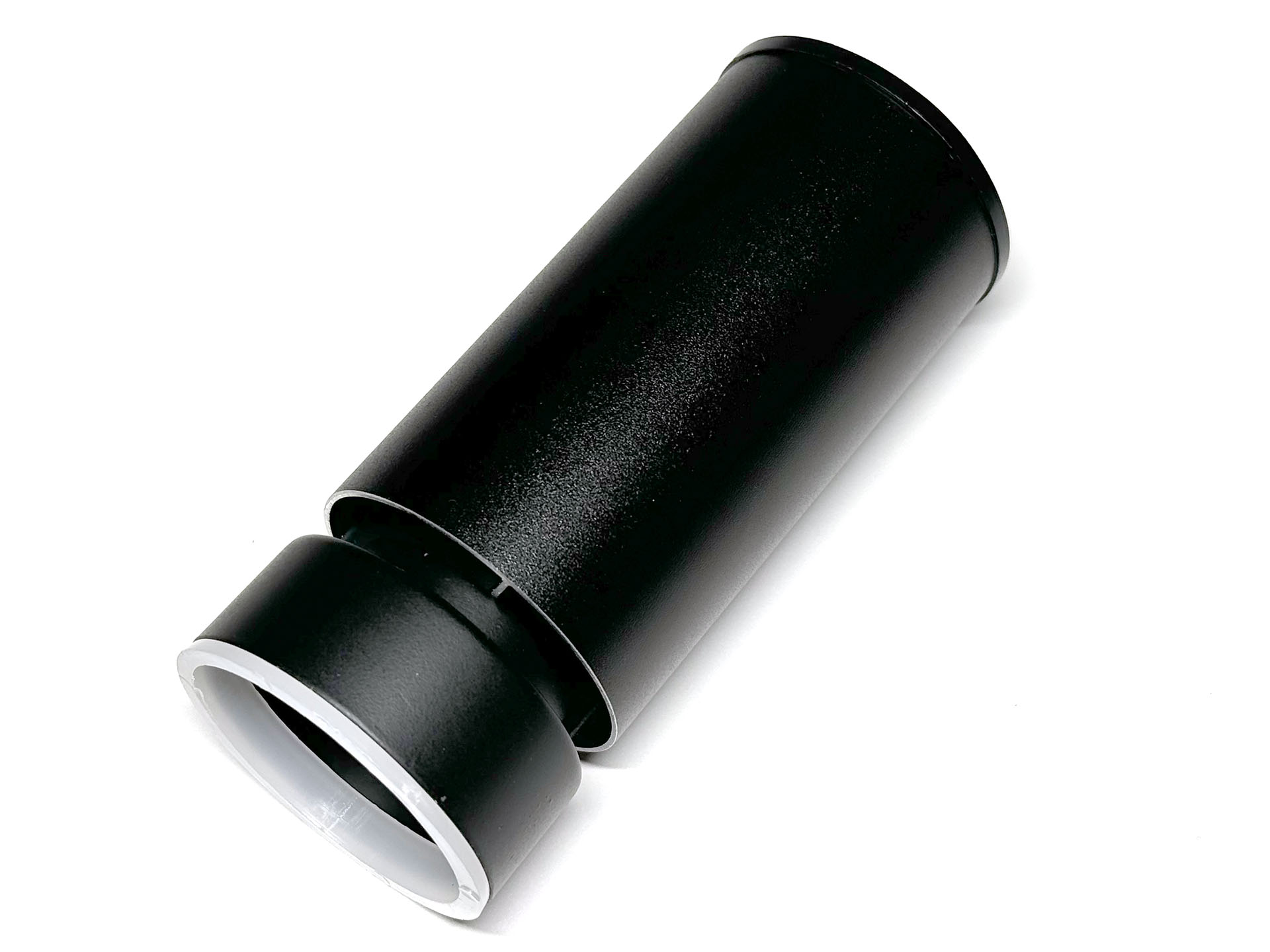 アルミ製の頑丈な構造の筒で、高さは12cm。0.8cmの高さ微調整が可能。