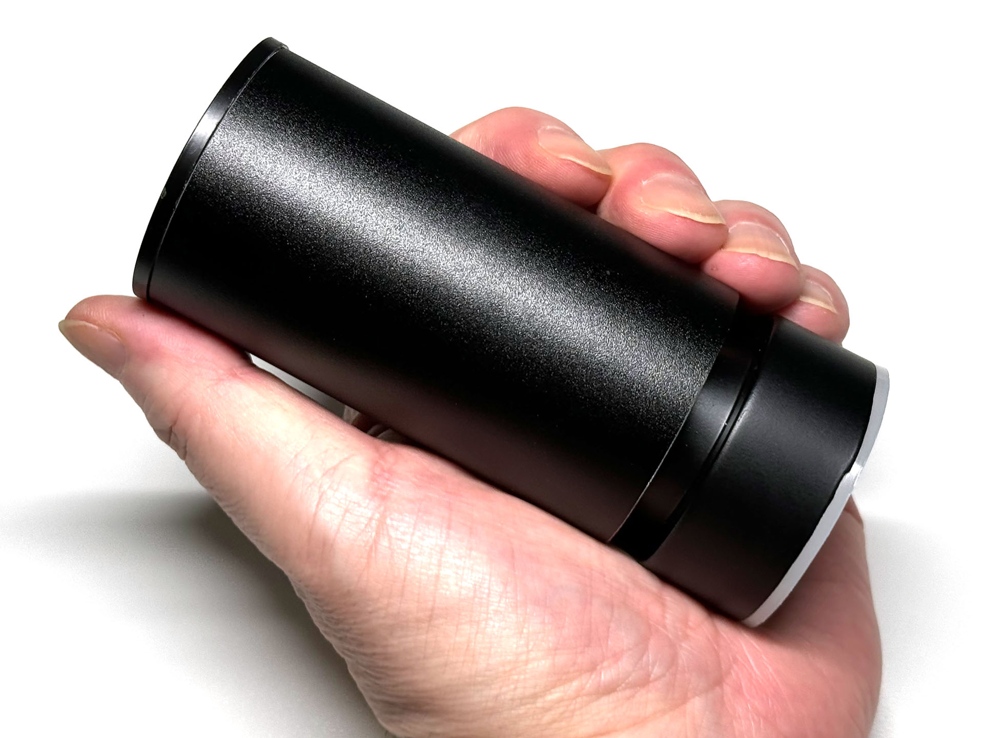 ほかのかさ上げ台とは違い、ミョーに高級感がある。ただ下側にくる白い樹脂部分が安っぽい。