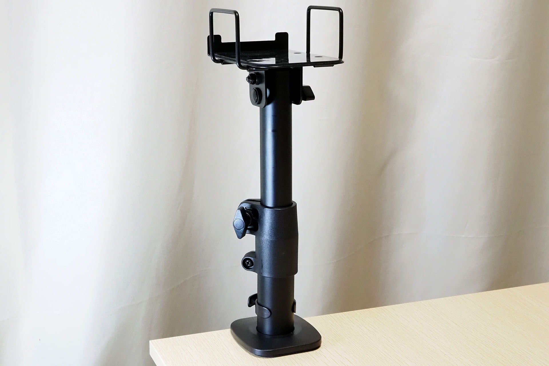 高さは20.3〜29.4cmの範囲で変えられる。