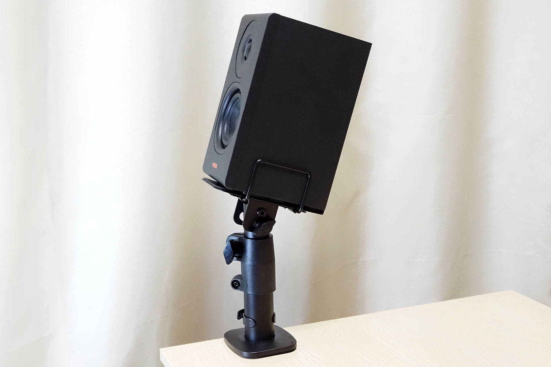 上向きに。とても安定している。