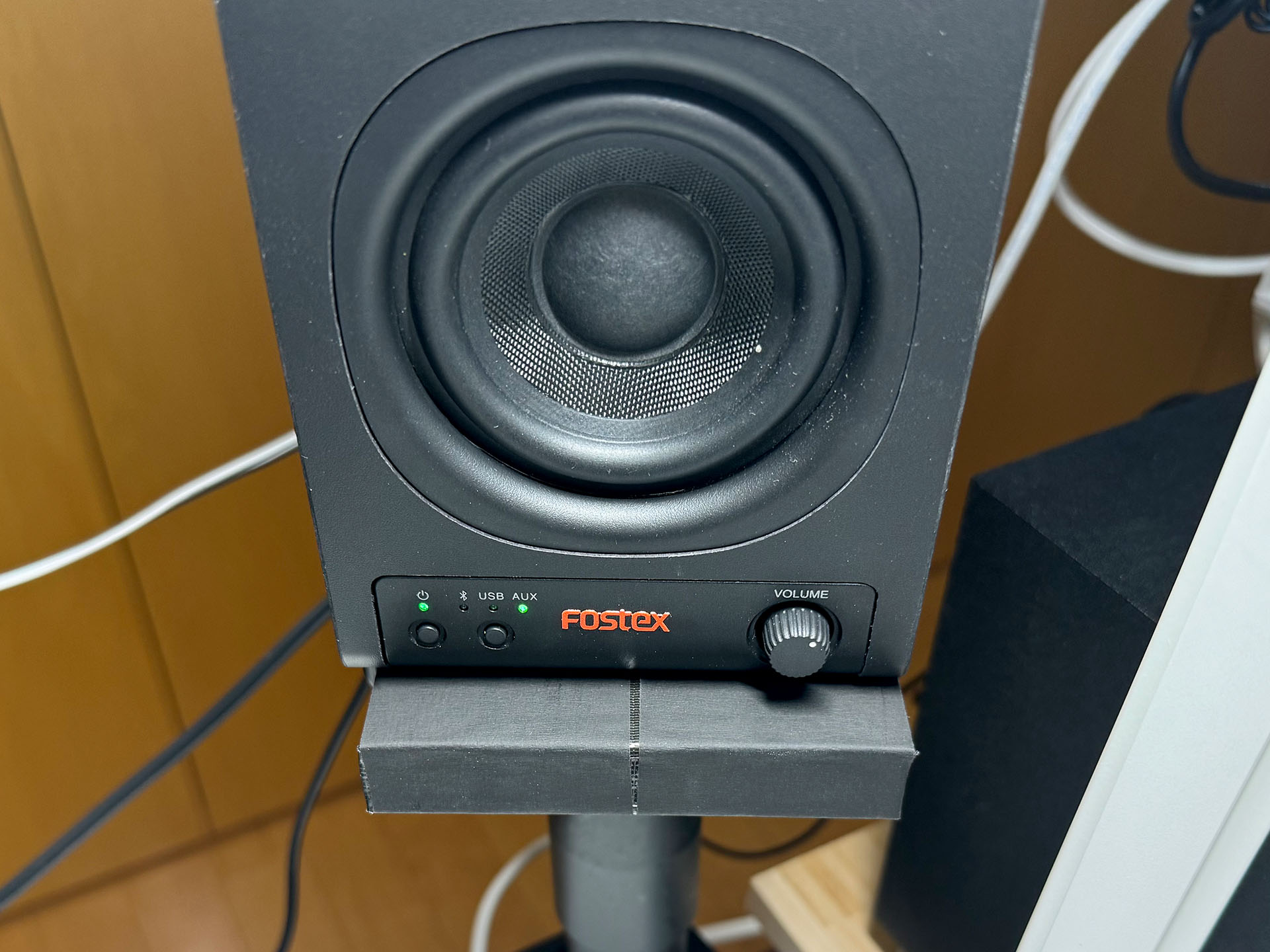 自作スペーサーは採寸ミスで前方にちょっと出っぱってカッコ悪い！　そのうち切りましょう〜。