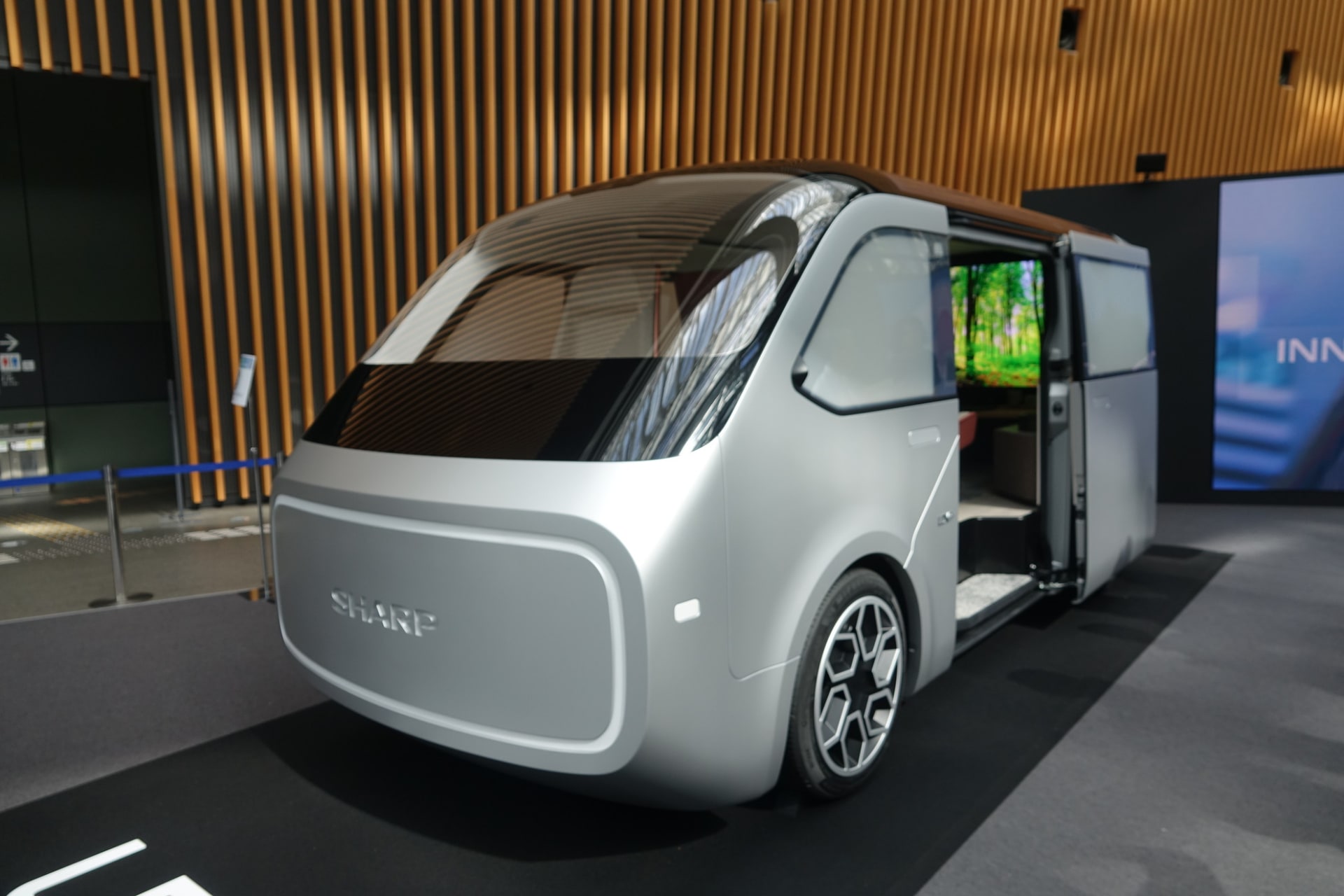 EV自動車のコンセプトモデル「LDH＋」