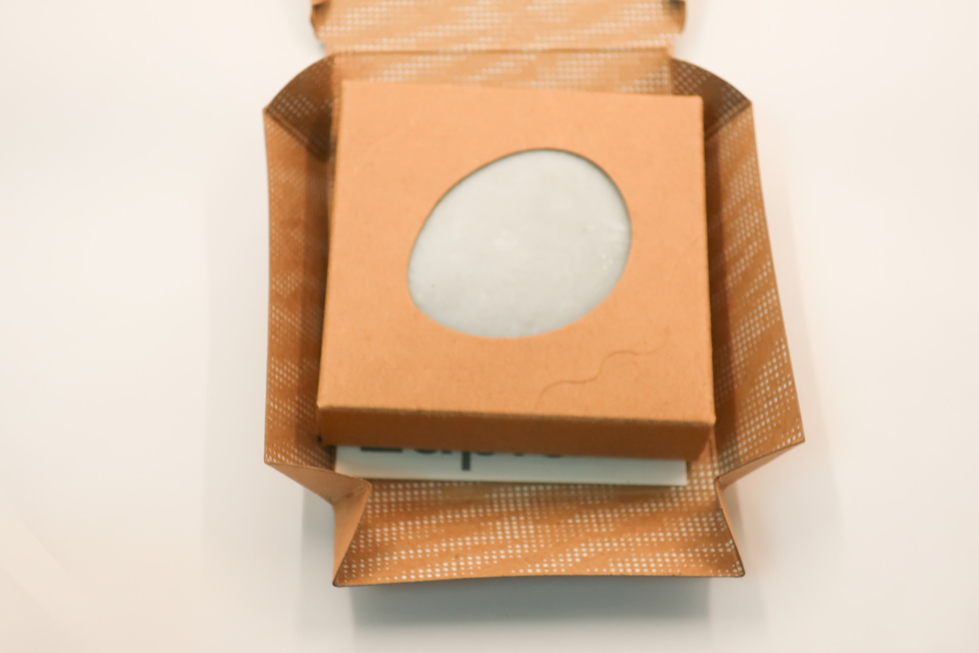 自然を意識したパッケージに入っている