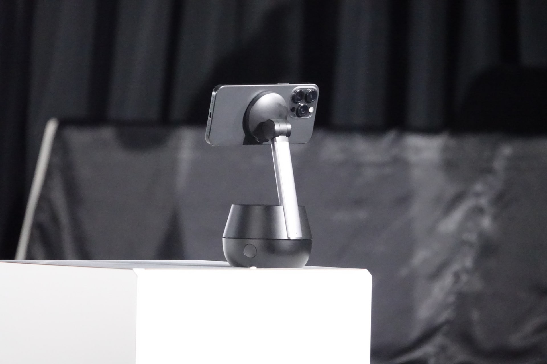 Belkin Auto-Tracking Stand Pro（MMA008）
