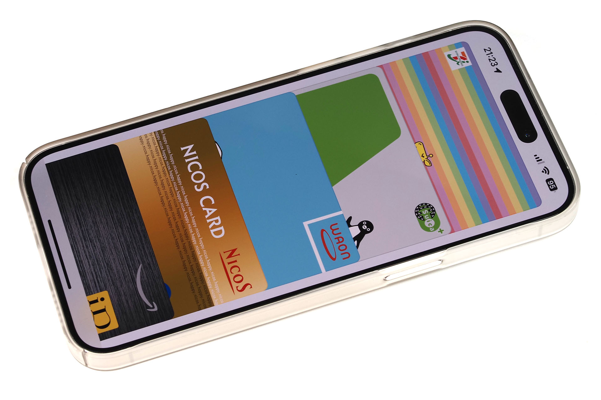 iPhoneではクレジットカードや電子マネーによる決済も行う。使えるところもずいぶん増えてラク♪