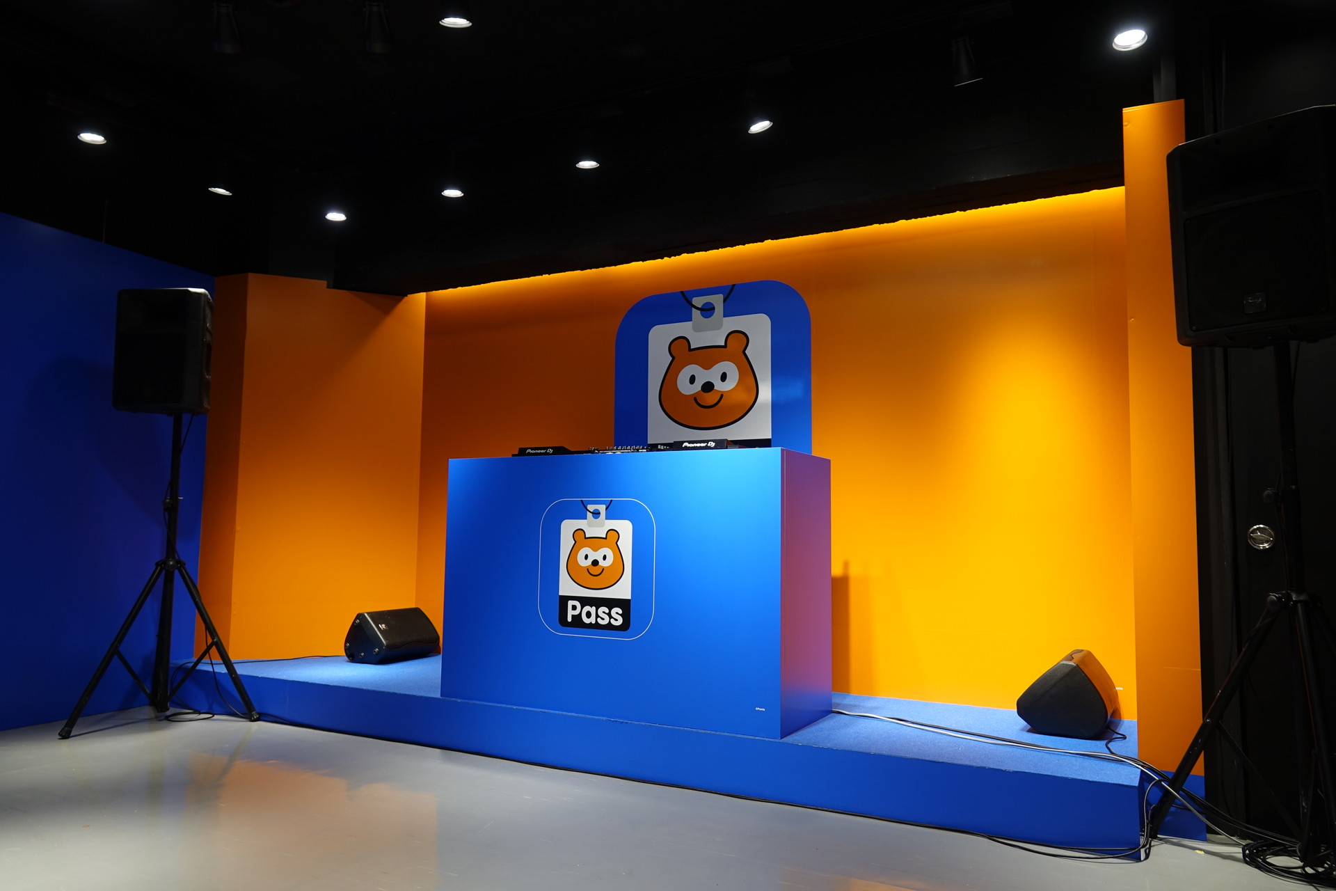 3F Ponta パスステージ。アーティストを招きイベントを開催