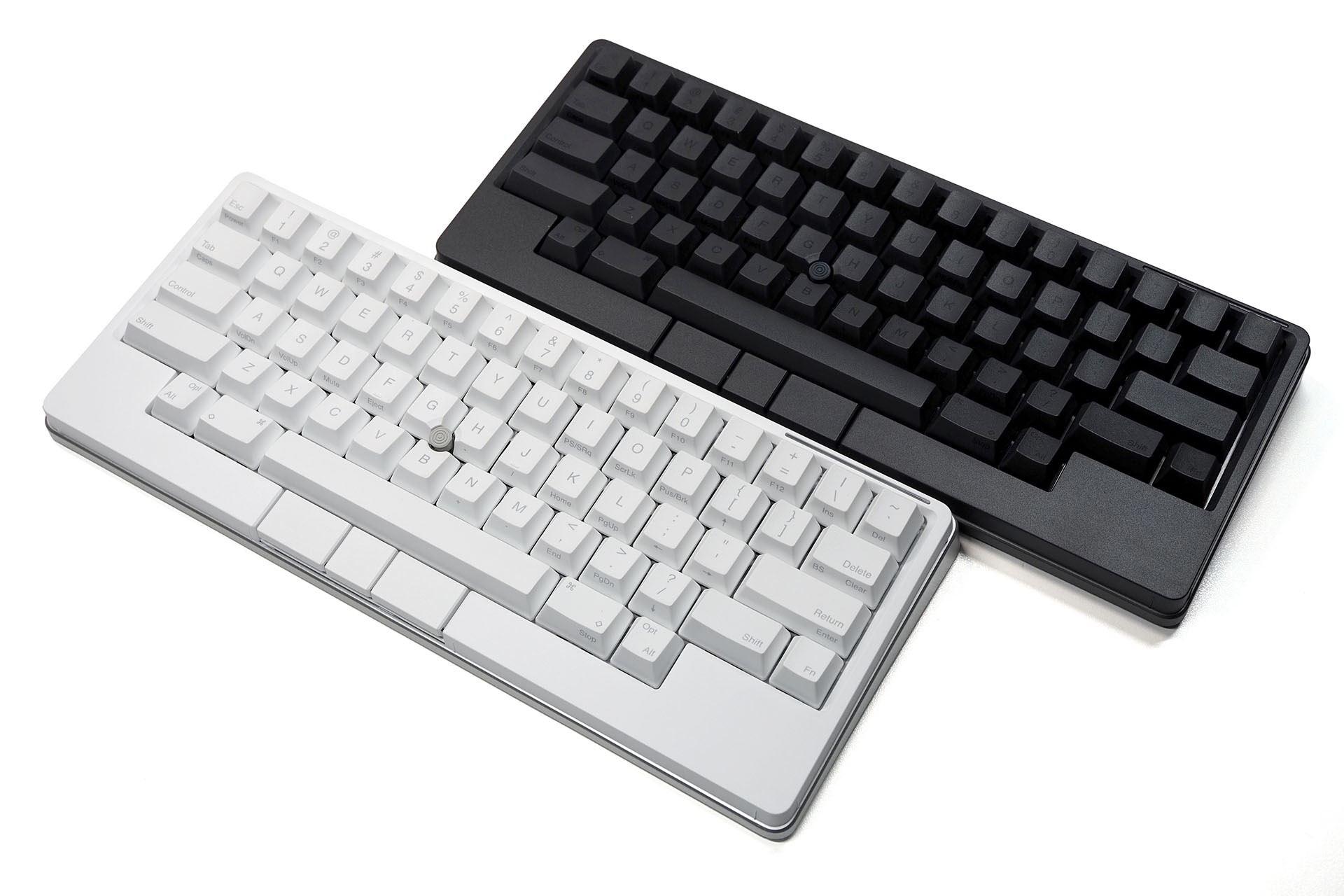 雪と墨を並べた様子。墨用のグレーキー・刻印見やすい交換キーとか出してほしい。