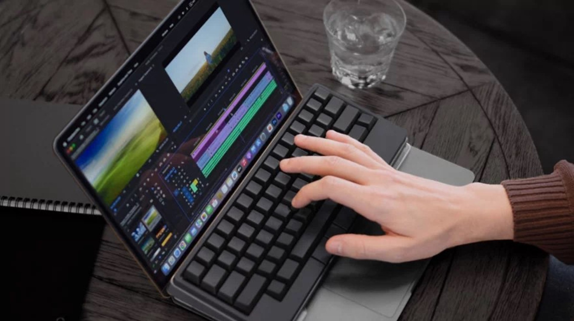 こーんな感じ。よーく見ると、キーボードブリッジとともに使っている……ように見える。