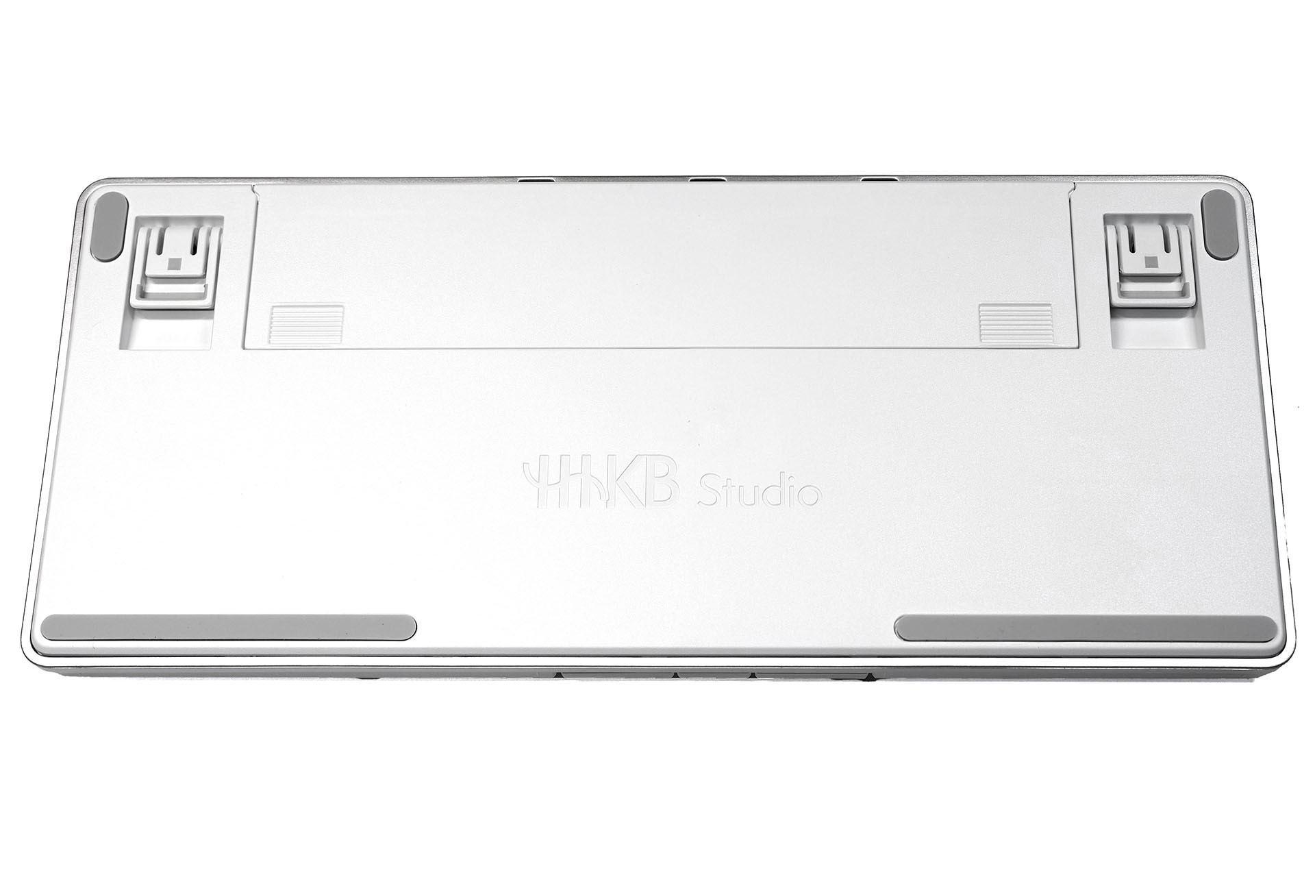 「HHKB Studio 雪」底部のゴム脚。