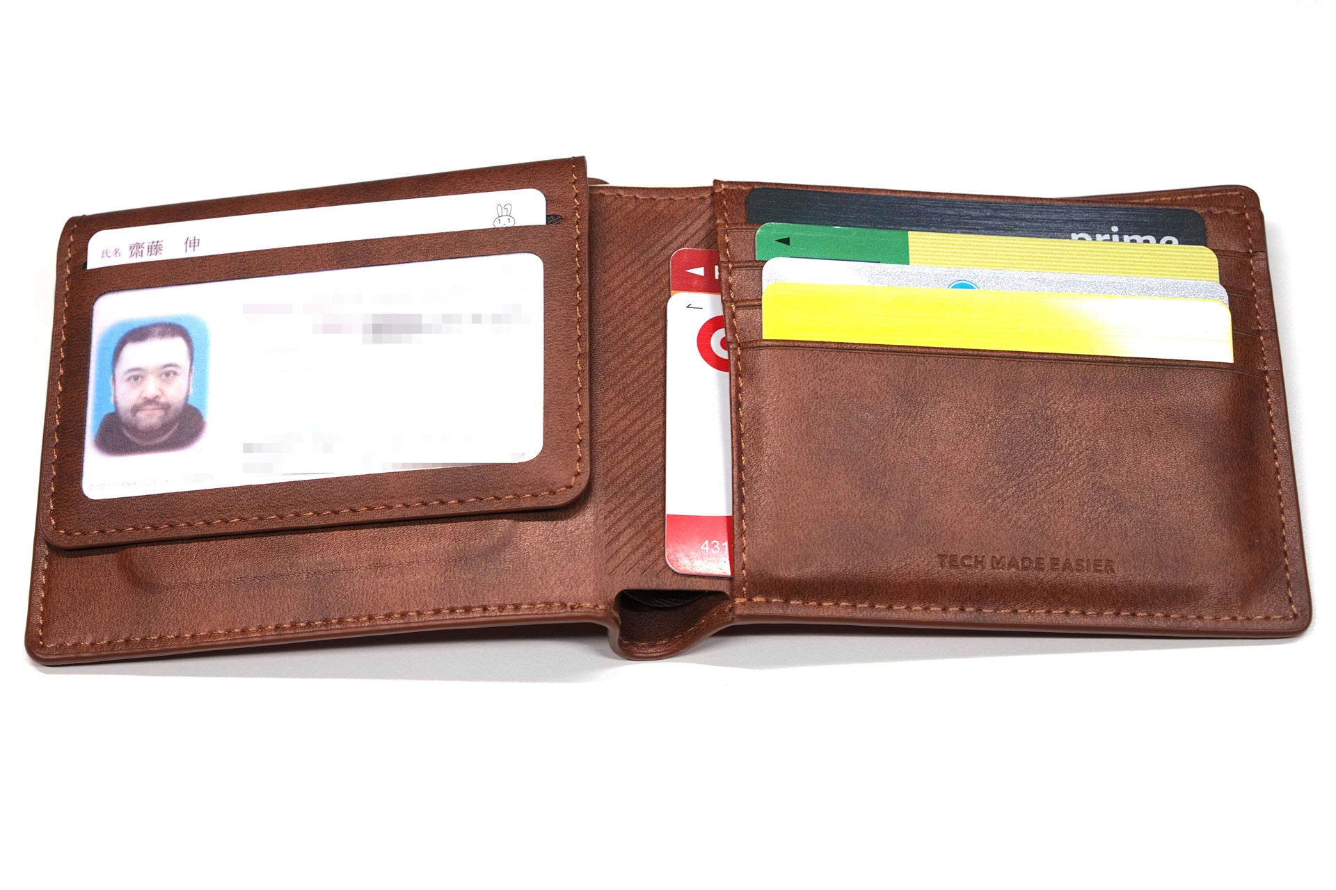 いつも財布に入れて携行しているモノを「ESR Geo スマート財布」に入れてみた。いつもはコンパクトな長財布を使っているが、その中身が全部入った！