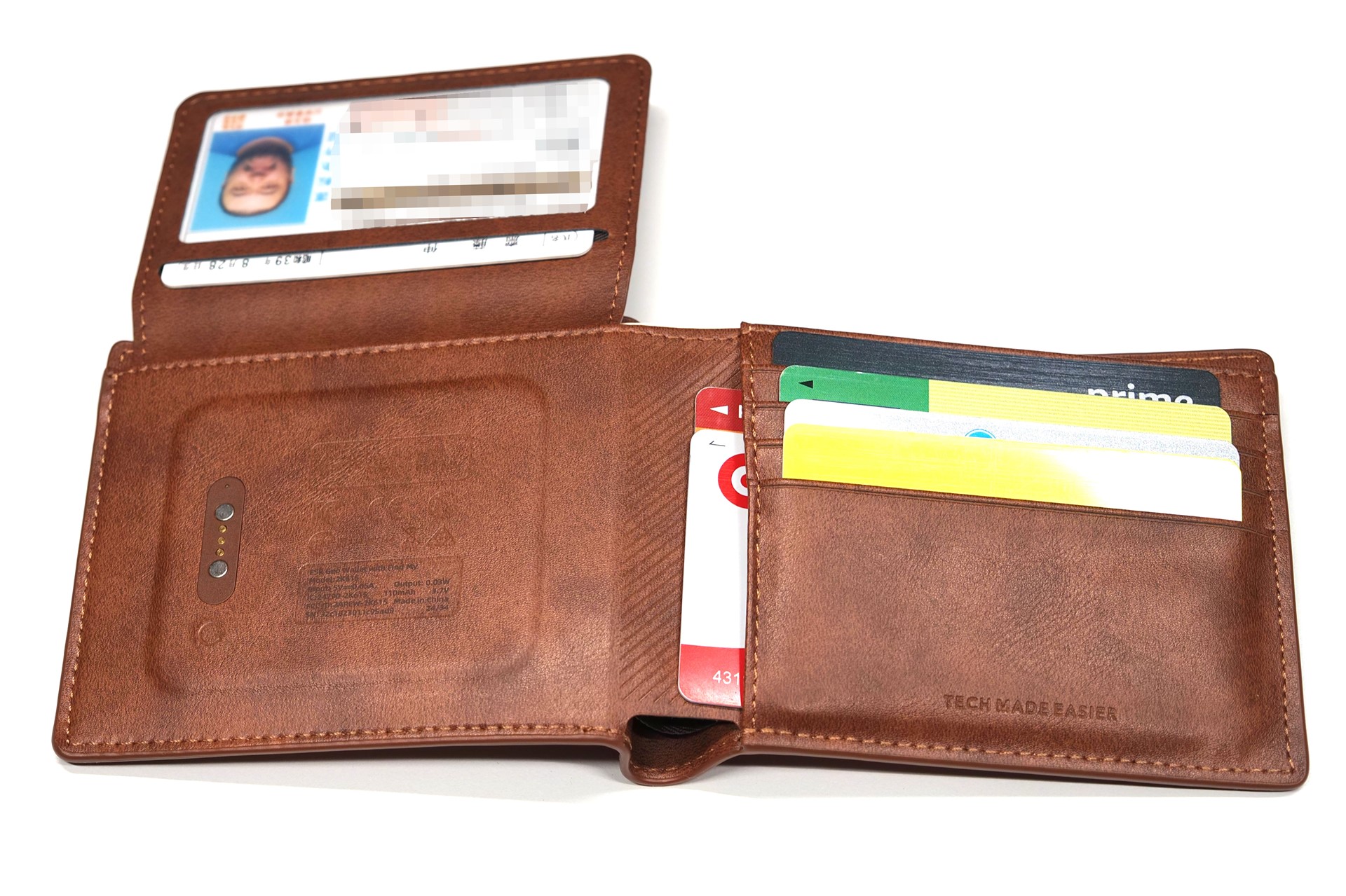 フラップ式のIDカードポケットがとても便利！