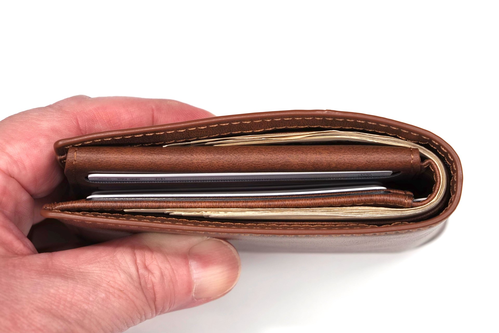 かなり詰め込んだ感じだが、コンパクトさと薄さはそこそこ保たれている。