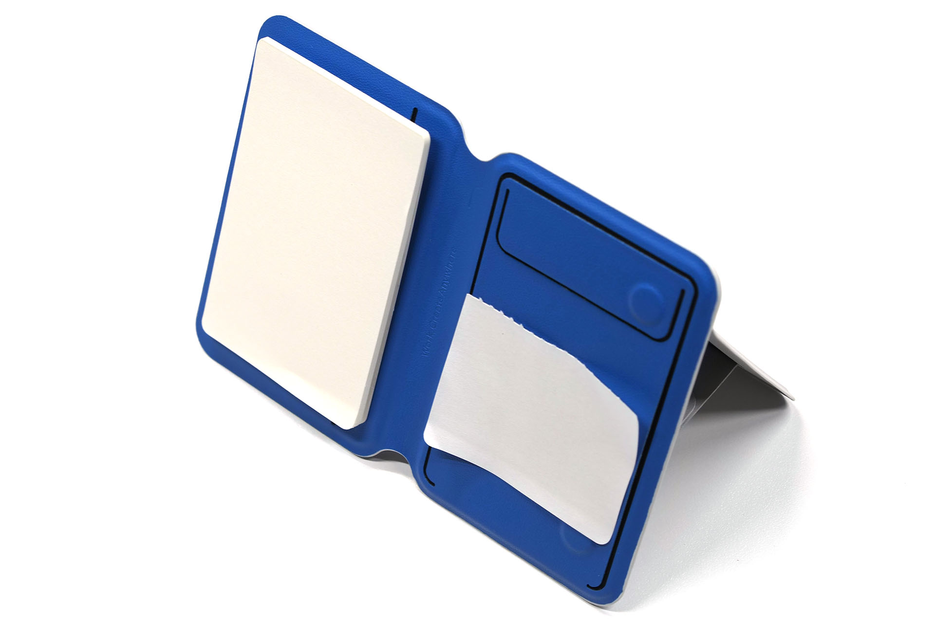 ToDoなどを書いて目の前に立てて備忘として使う、という感じ。ユーザーによって実用度が違うと思が、一応は独自の機能性と言えよう。