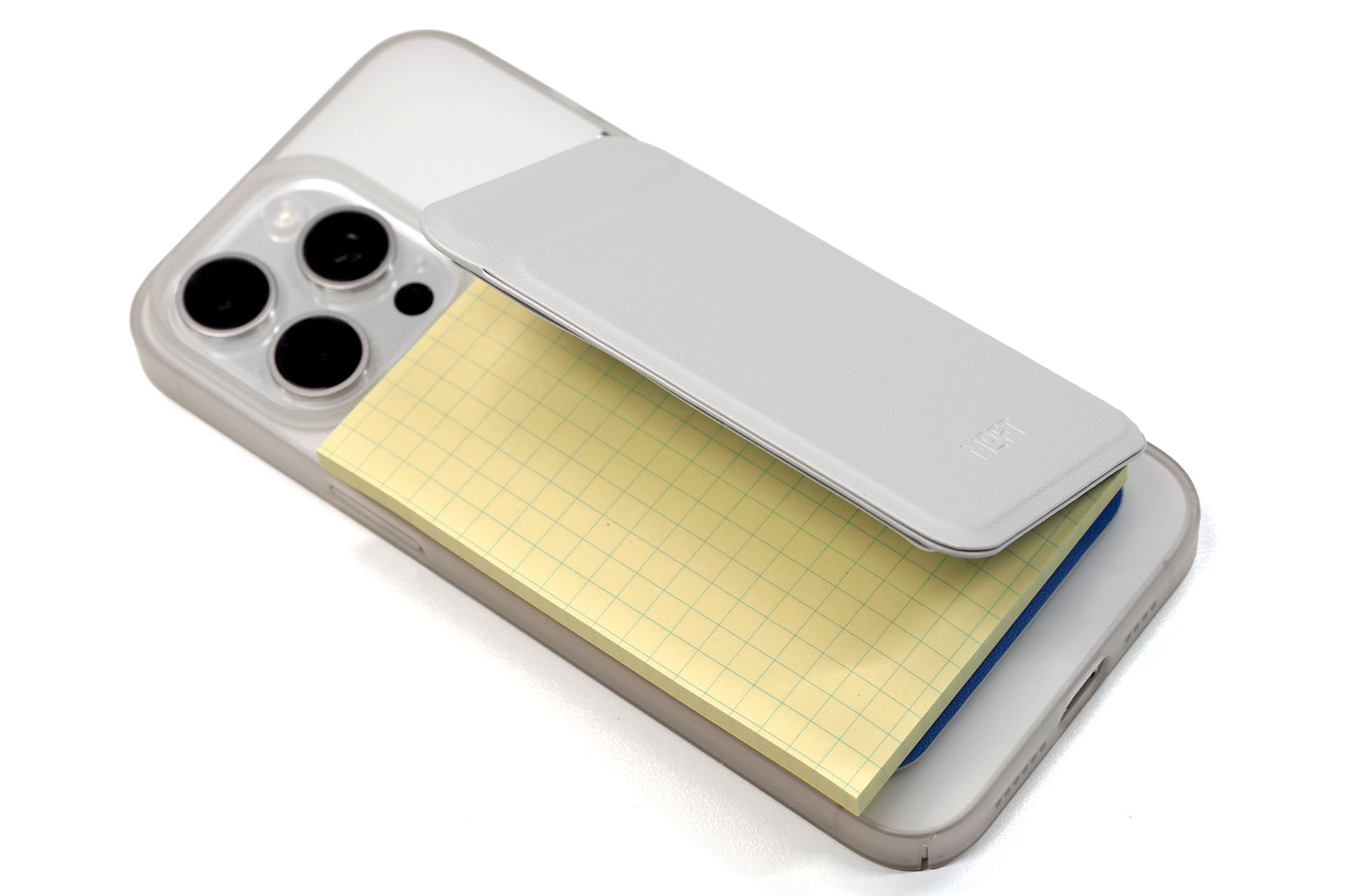 閉じることもできない。少ない枚数にして裏面粘着部を使えば、MOFT「インスピレーションスタンド&ノート」のノートとしてポスト・イット ノートを使えるかもしれない。