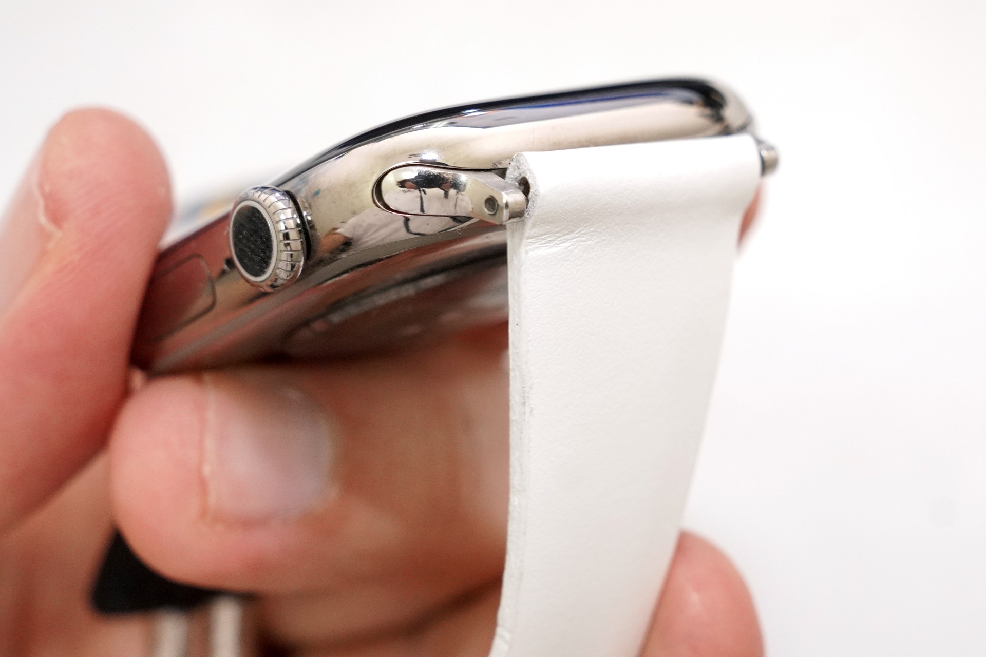 Apple Watchは、初代からSeries 10に至るまで、一貫してラグのサイズを変えていないため、バンドの互換性が保たれている