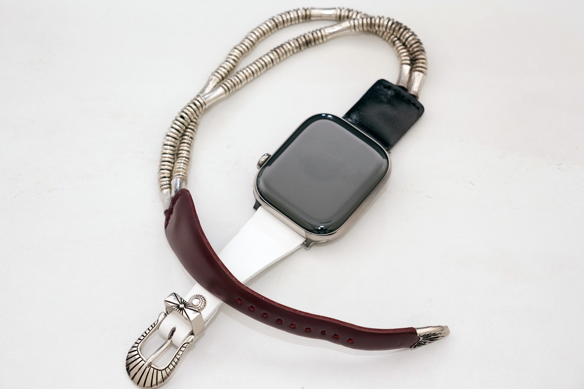 Apple Watch Series 10に合わせて、TOGA TOOの二重巻きバンドを購入した