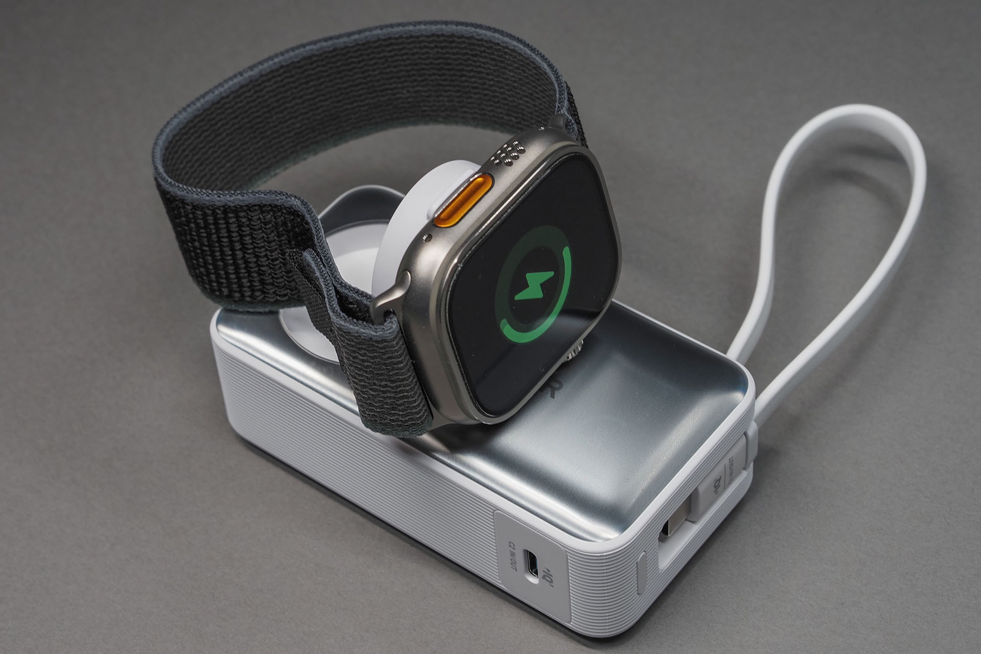 起こした状態で充電。